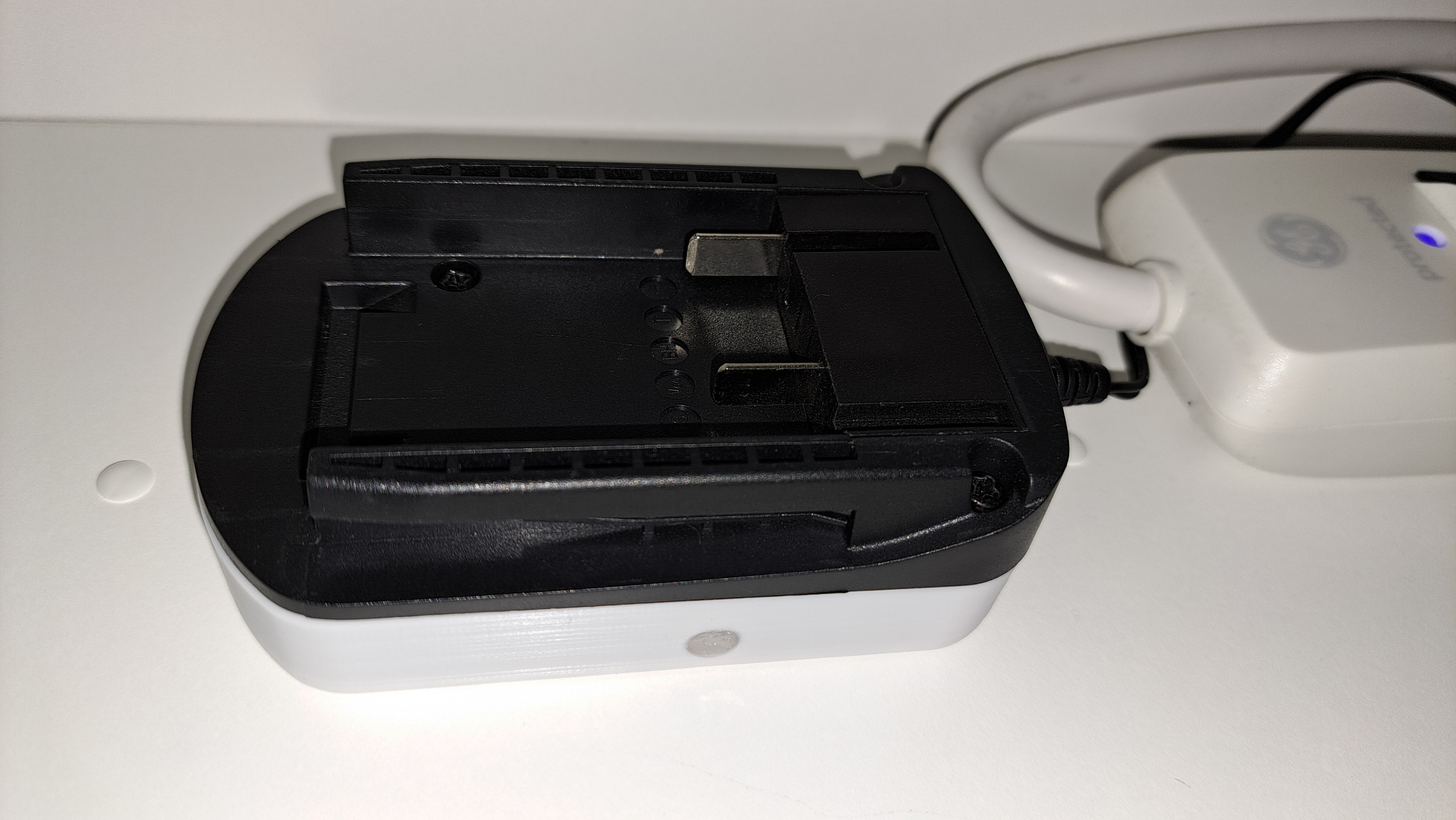 Yardworks Charger Replacment Back - Wall Mount