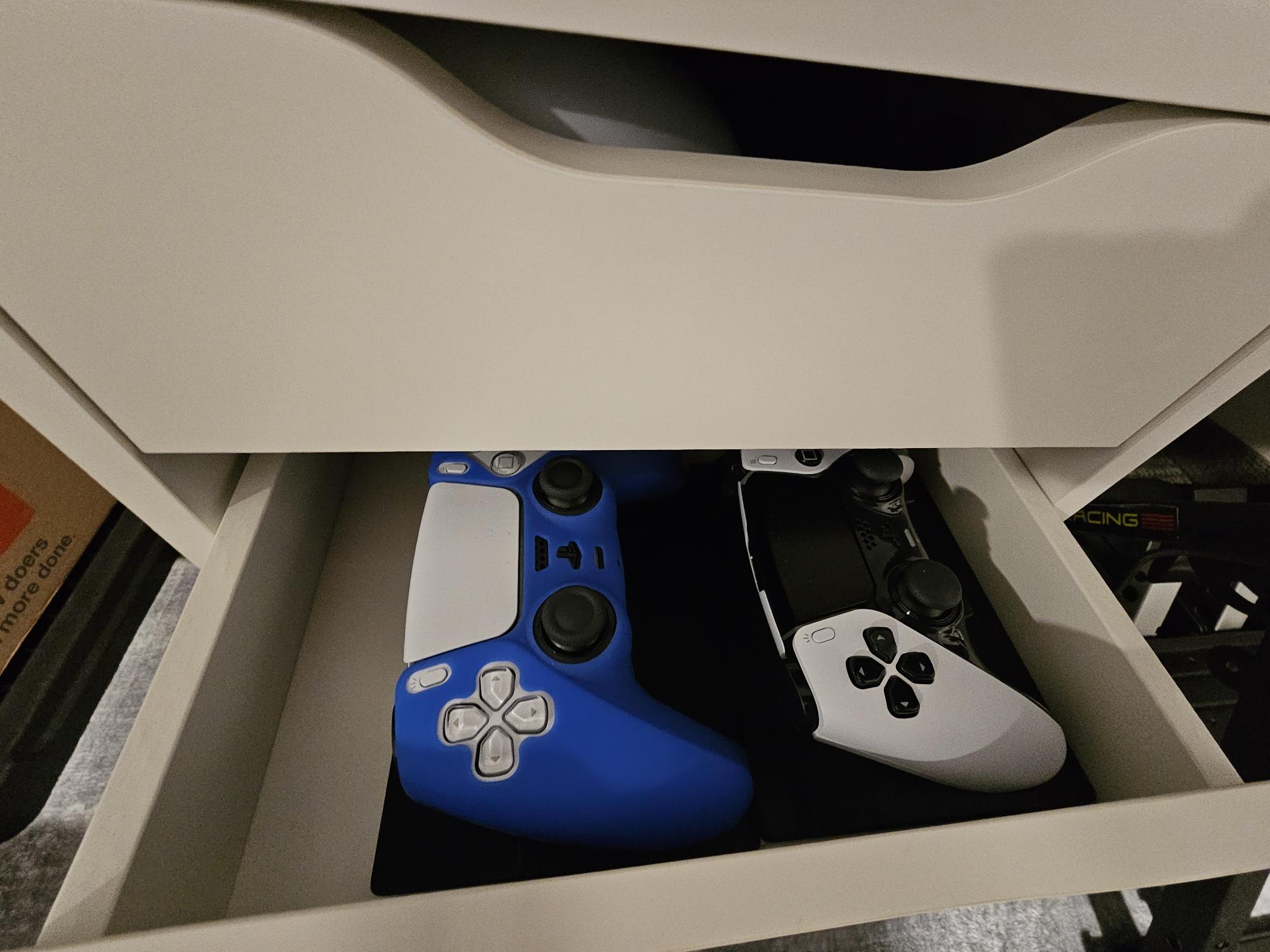 Gridfinity 3x4 PS5 Controller Stand fits in Ikea Alex Drawer by