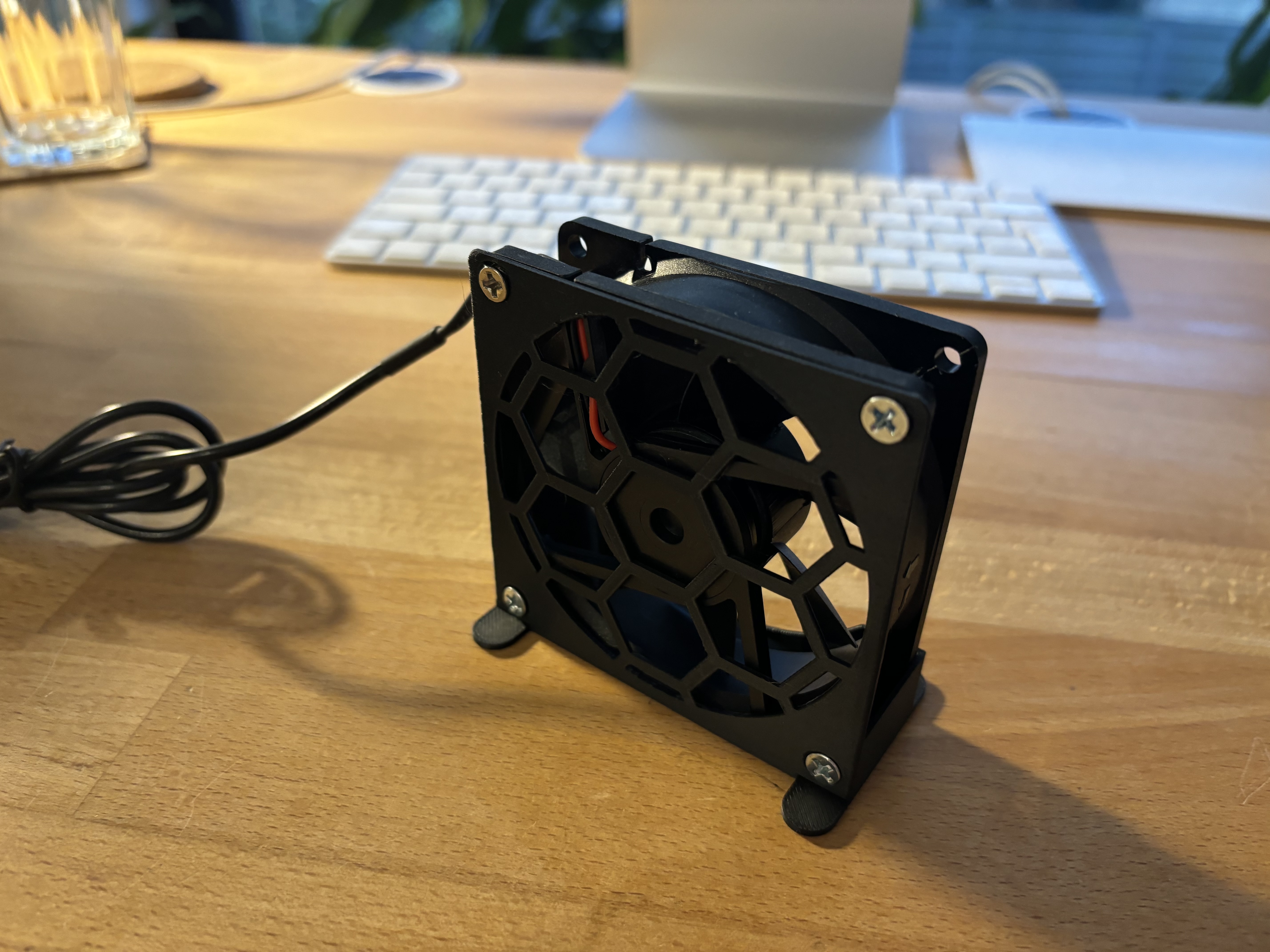 Stand for 80mm Fan with Honeycomb-Guard
