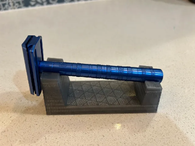 Henson Razor Stand