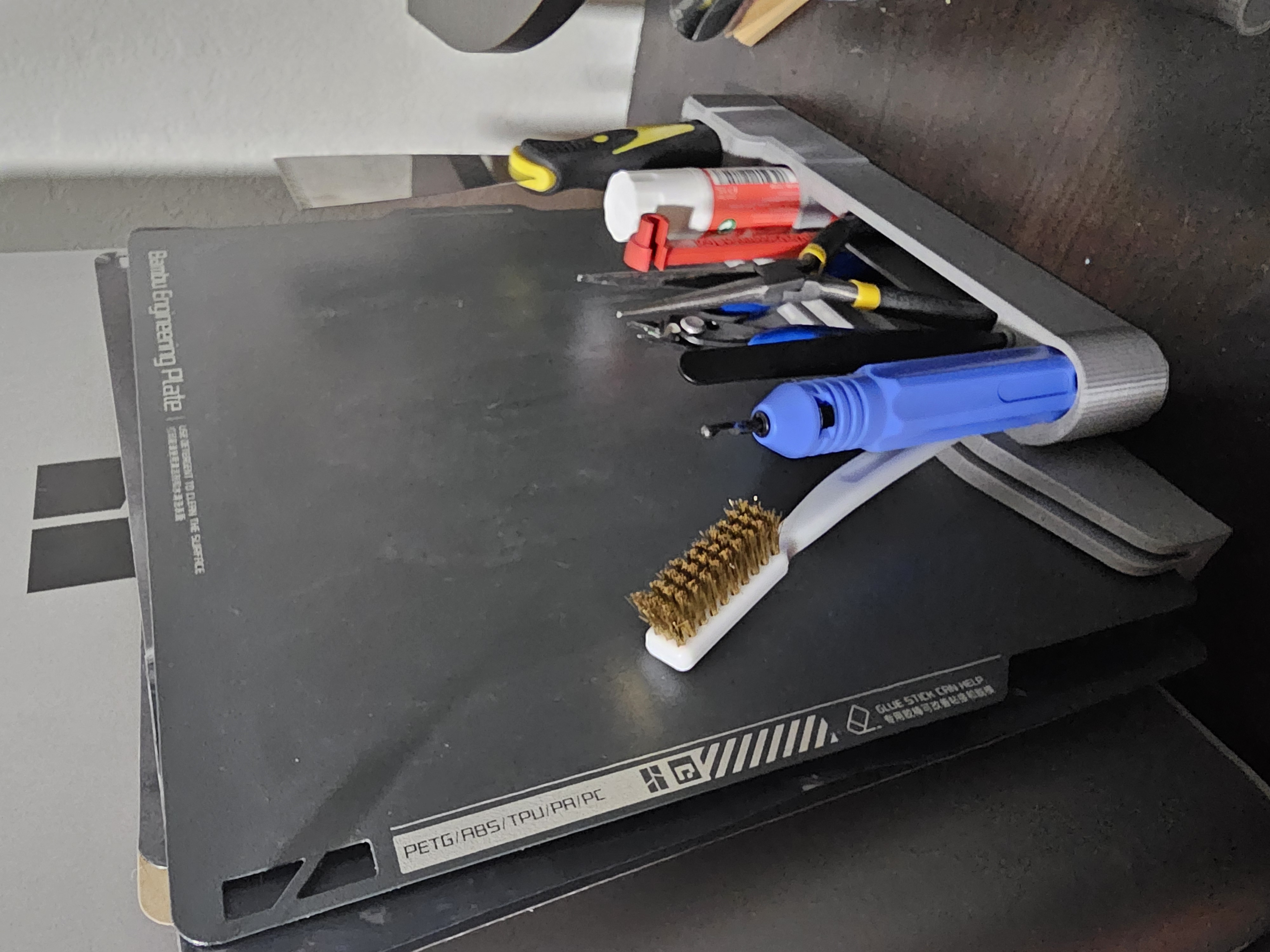 Build Plate Tool Holder (Right Side) by MakeNBake Download free STL