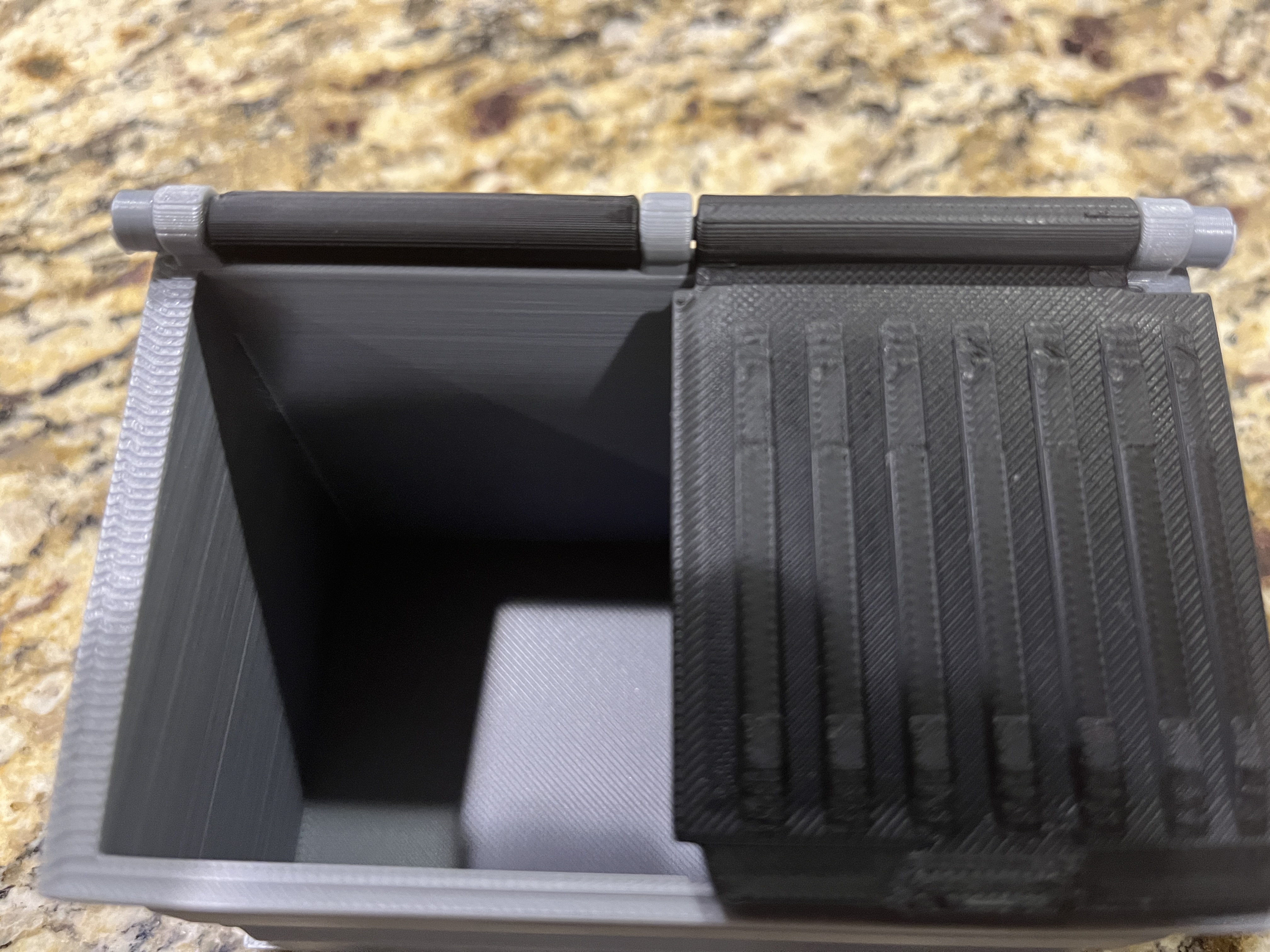 Hinge for the desktop dumpster