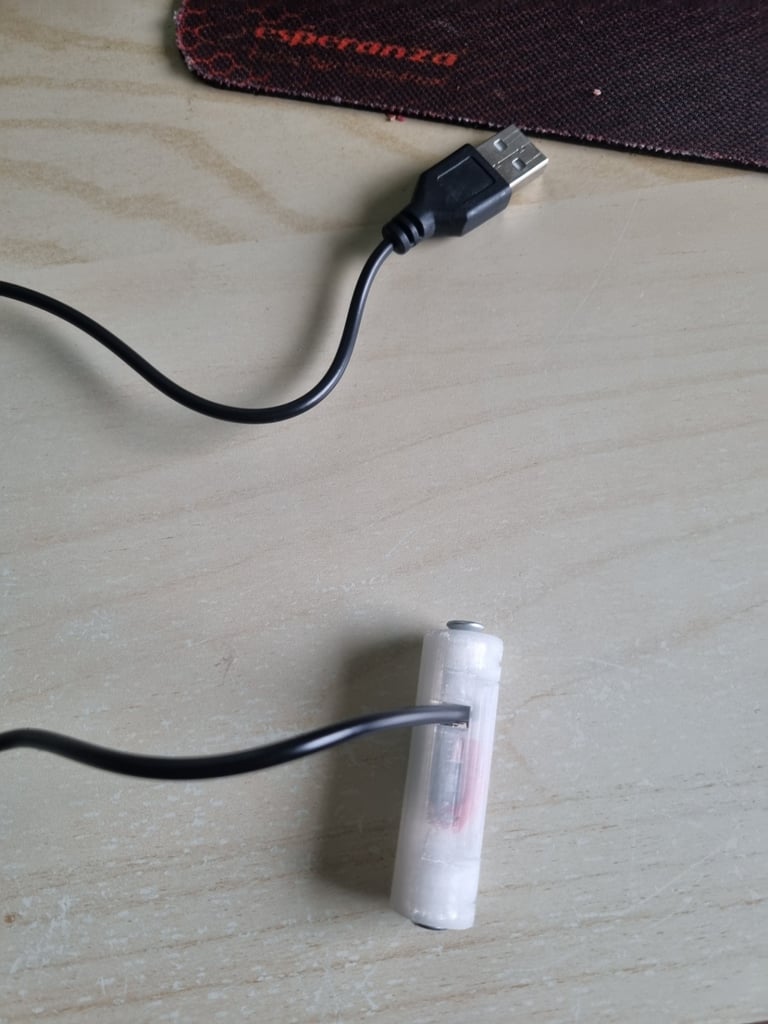 AA battery to USB adapter by József Krizsik Download free STL model