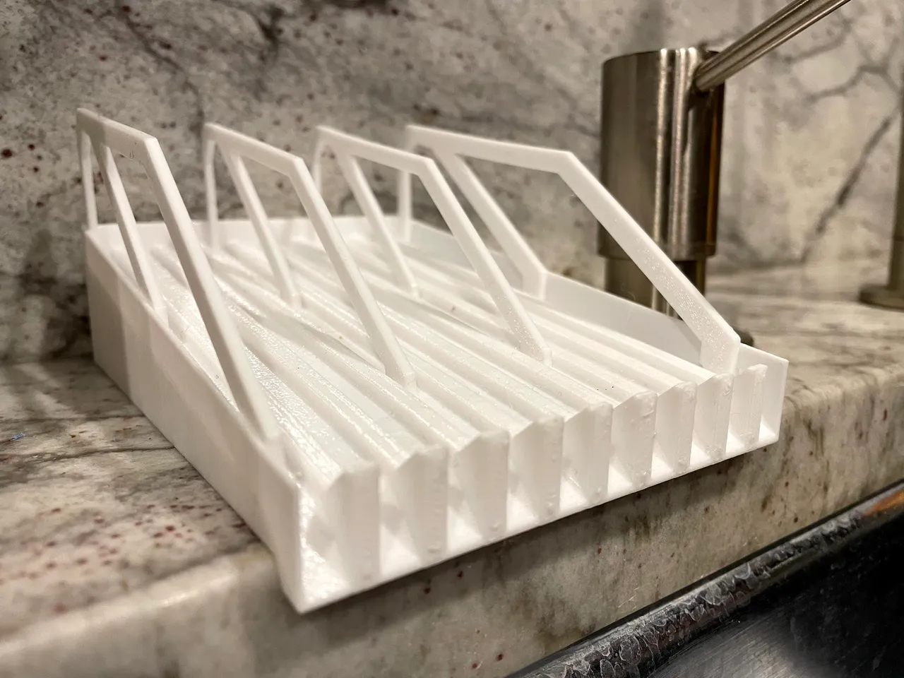 STL file Hooked Sink Sponge Holder 🧽・3D printing idea to download・Cults