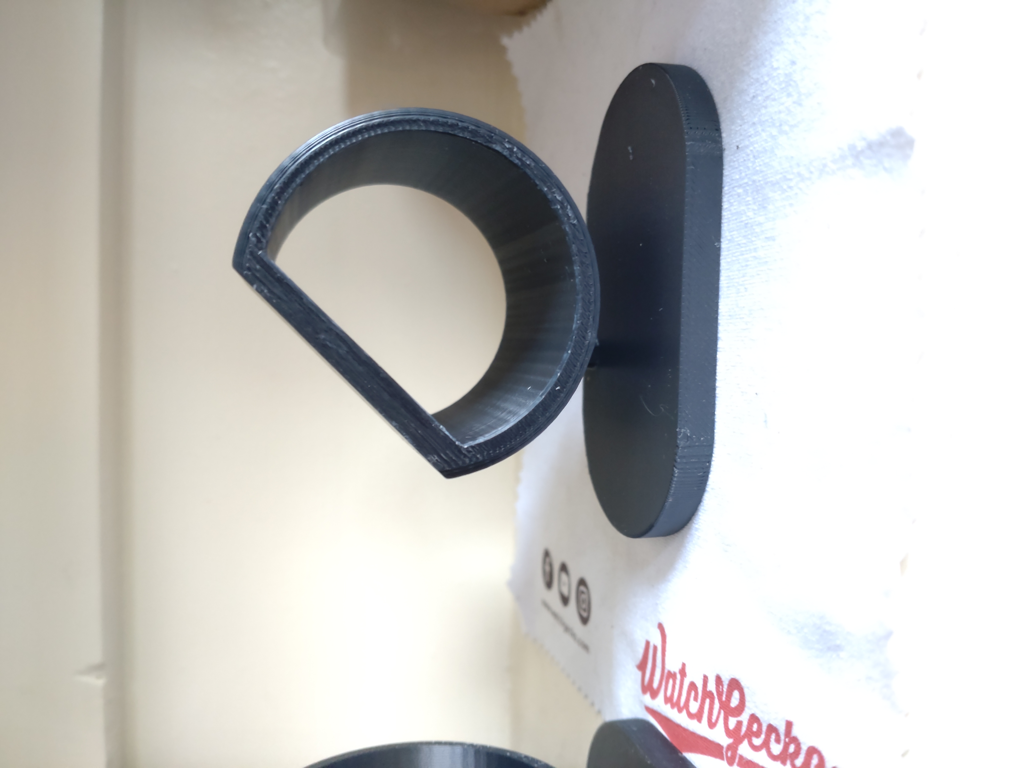 Simple and effective watch display stand