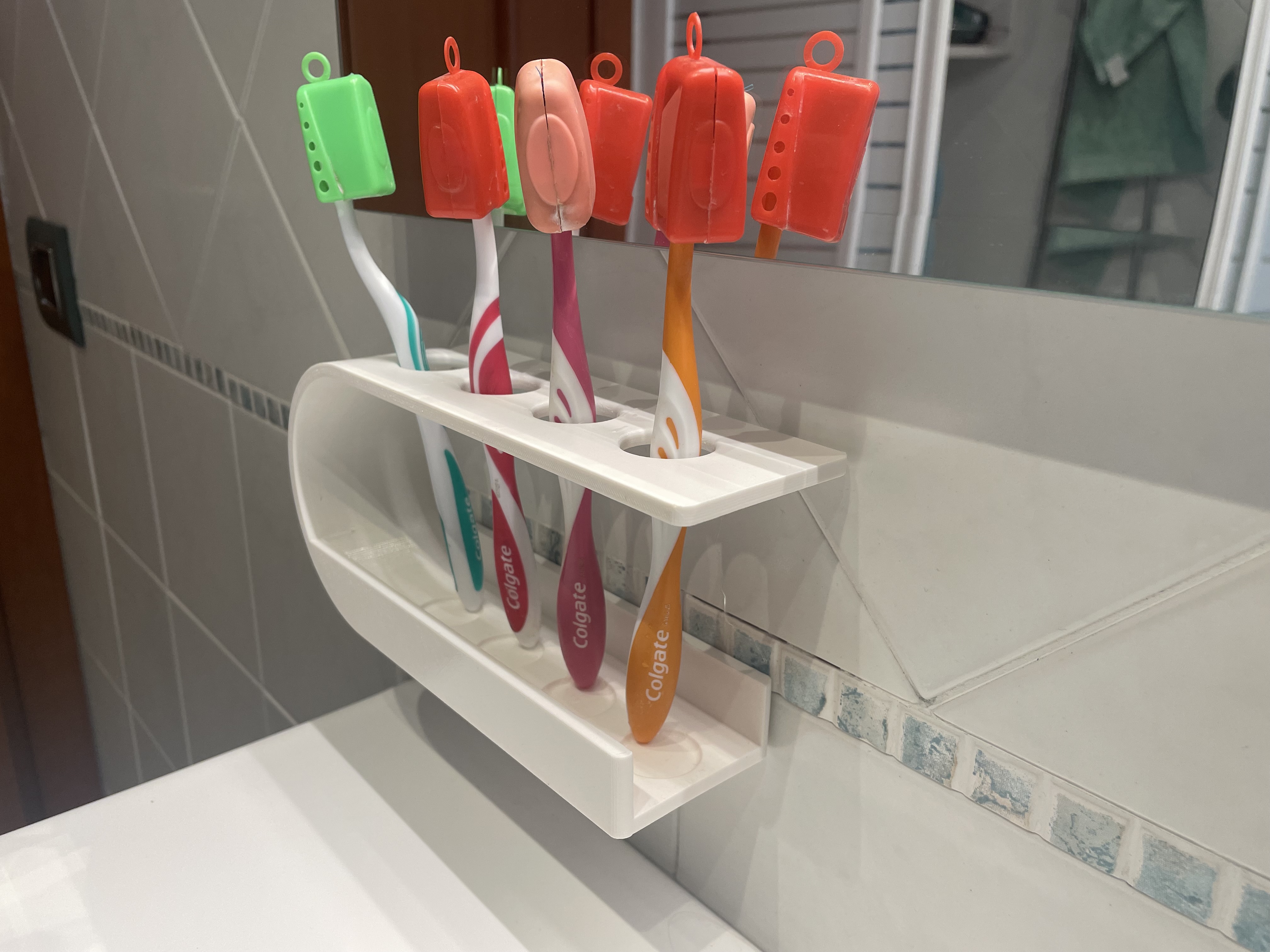 "U1" Toothbrushes Holder