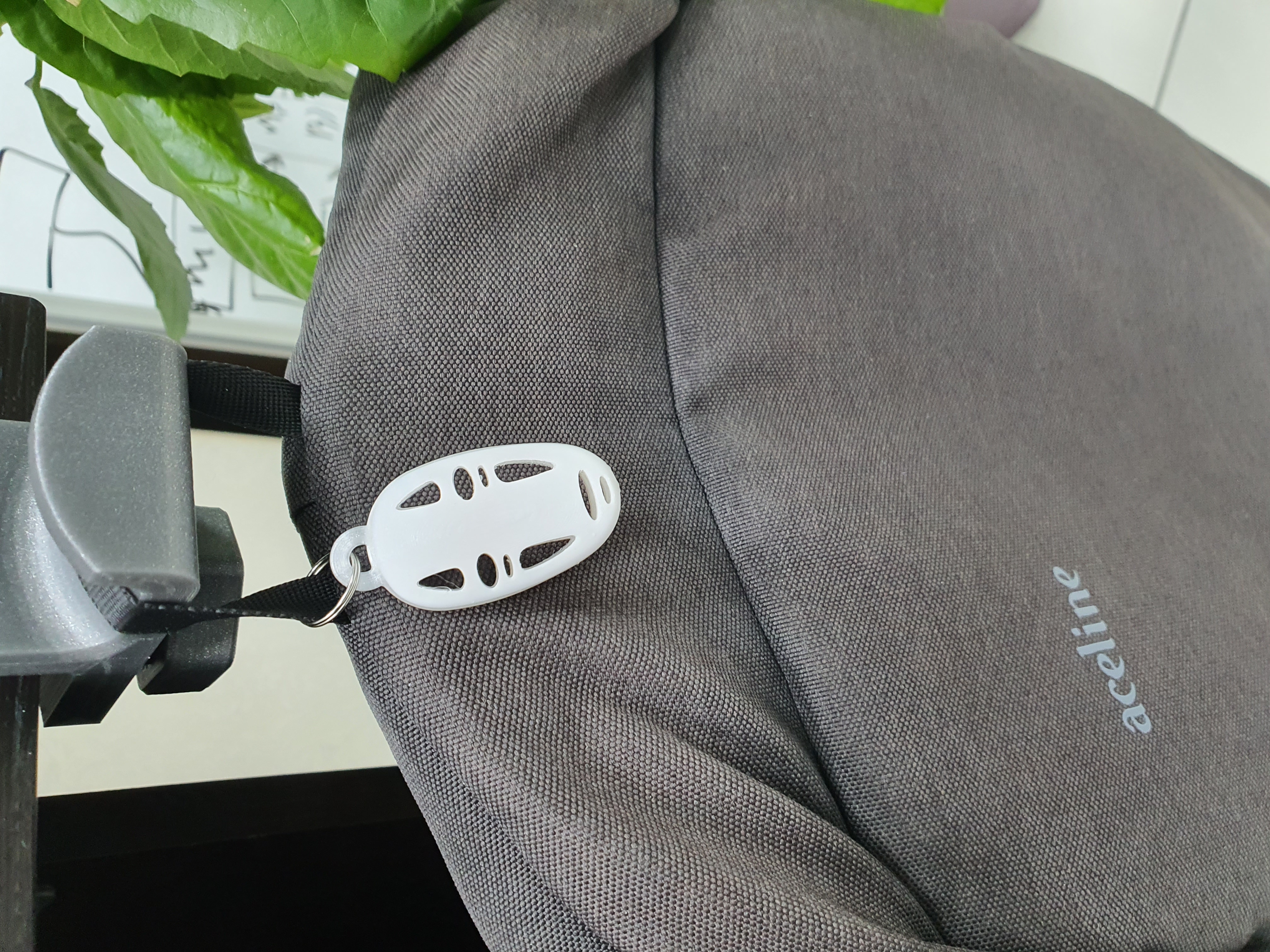 Miniatura 3 do modelo 3D Kaonashi Keychain