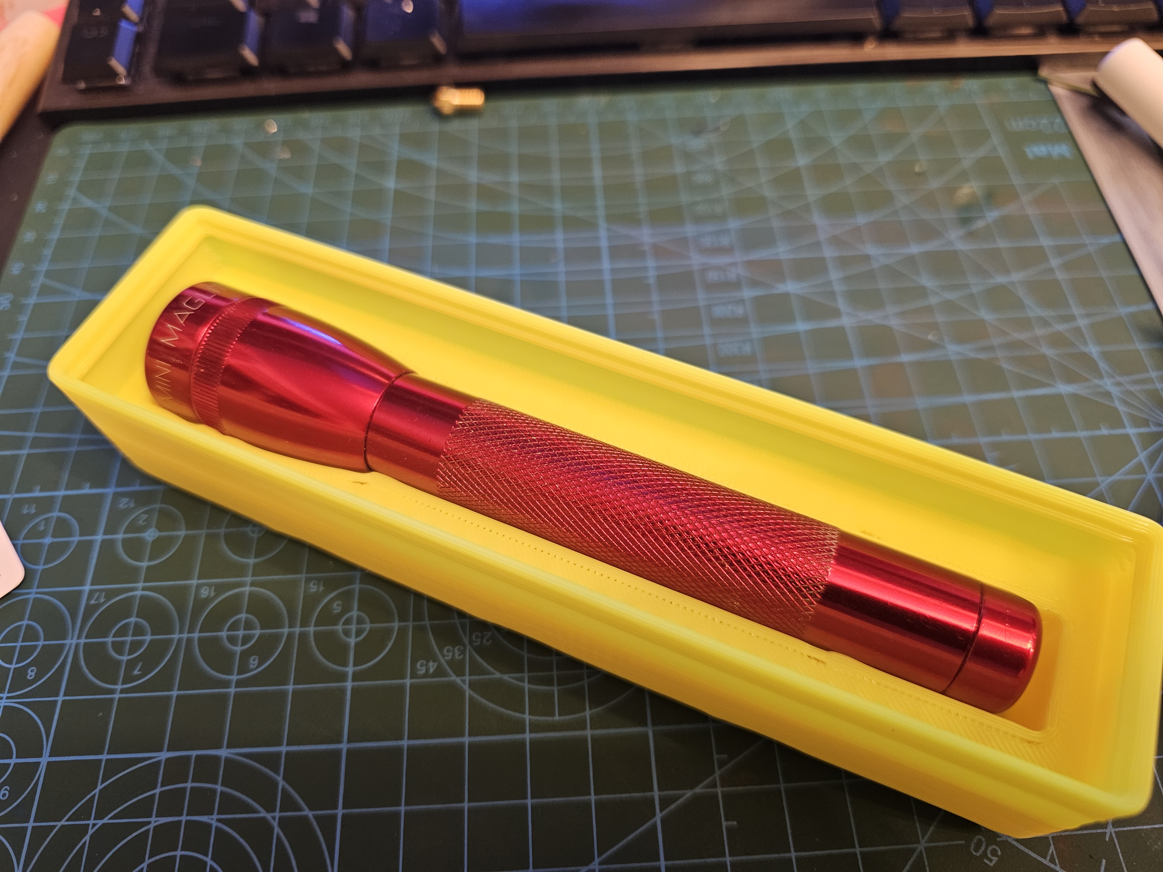 Gridfinity Mini Maglite Torch Case (1x4)