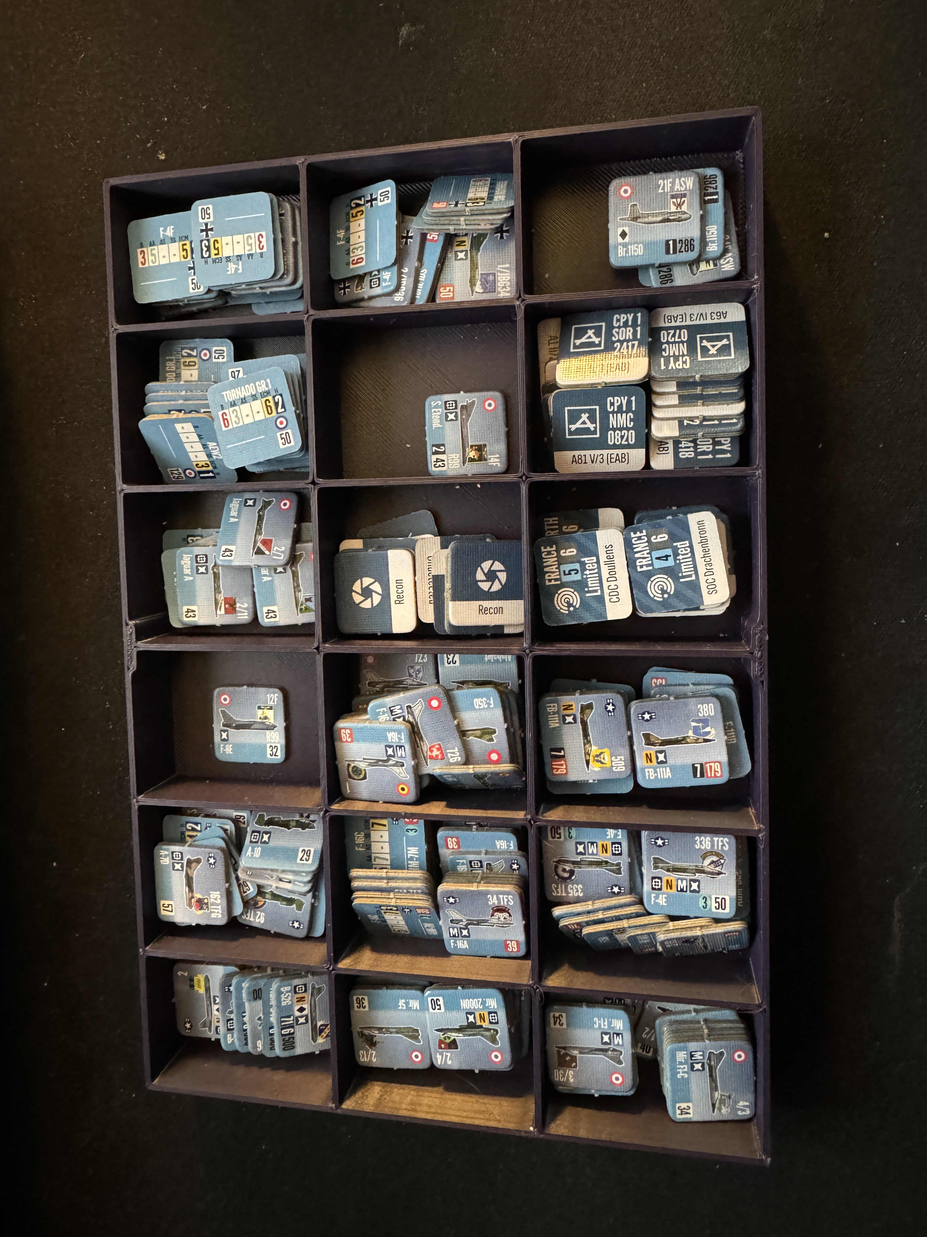 Flat-Bottomed Game Counter Trays - 18 Divisions