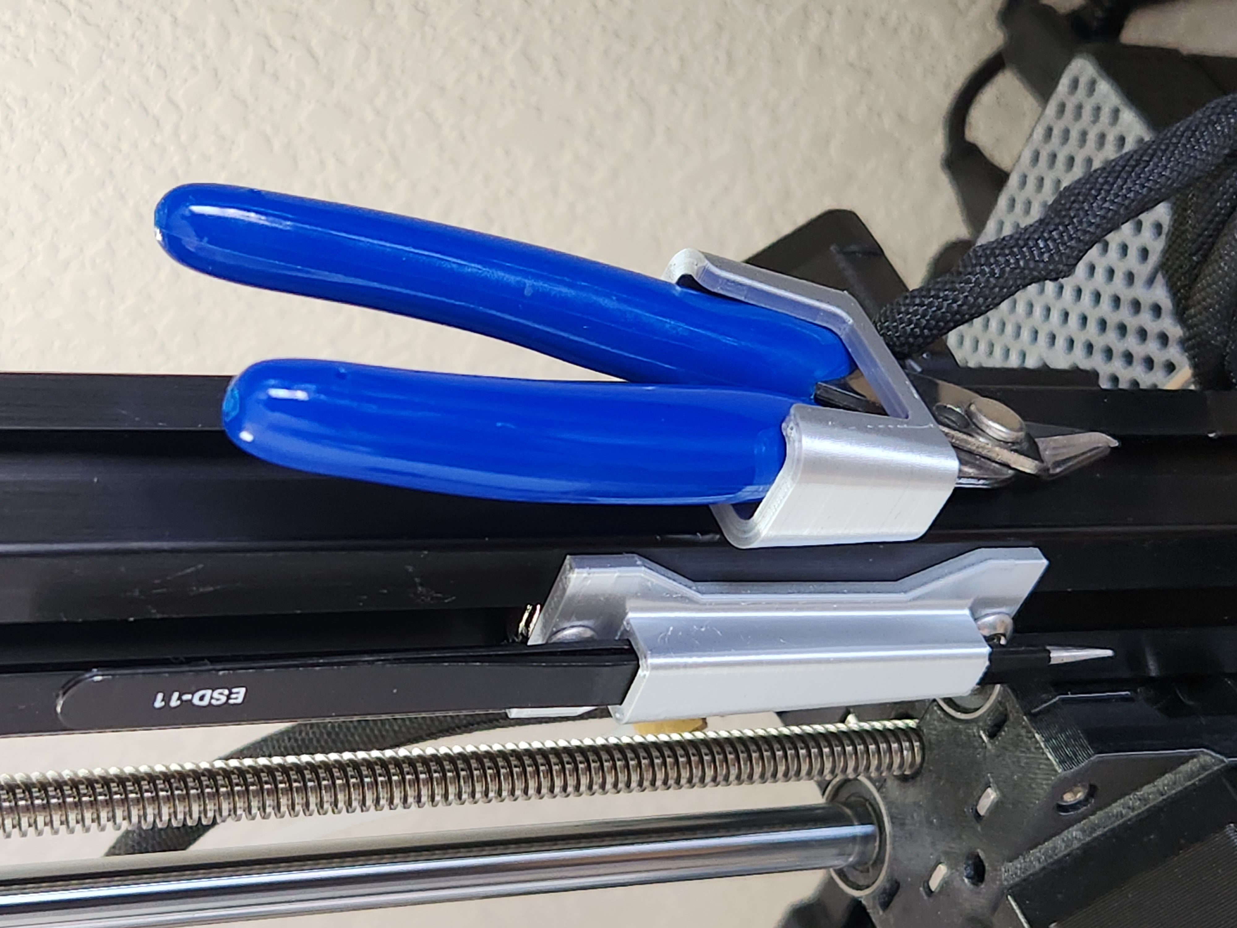 prusa-mini-tool-holders-for-side-cutters-and-tweezers-by-retromodder
