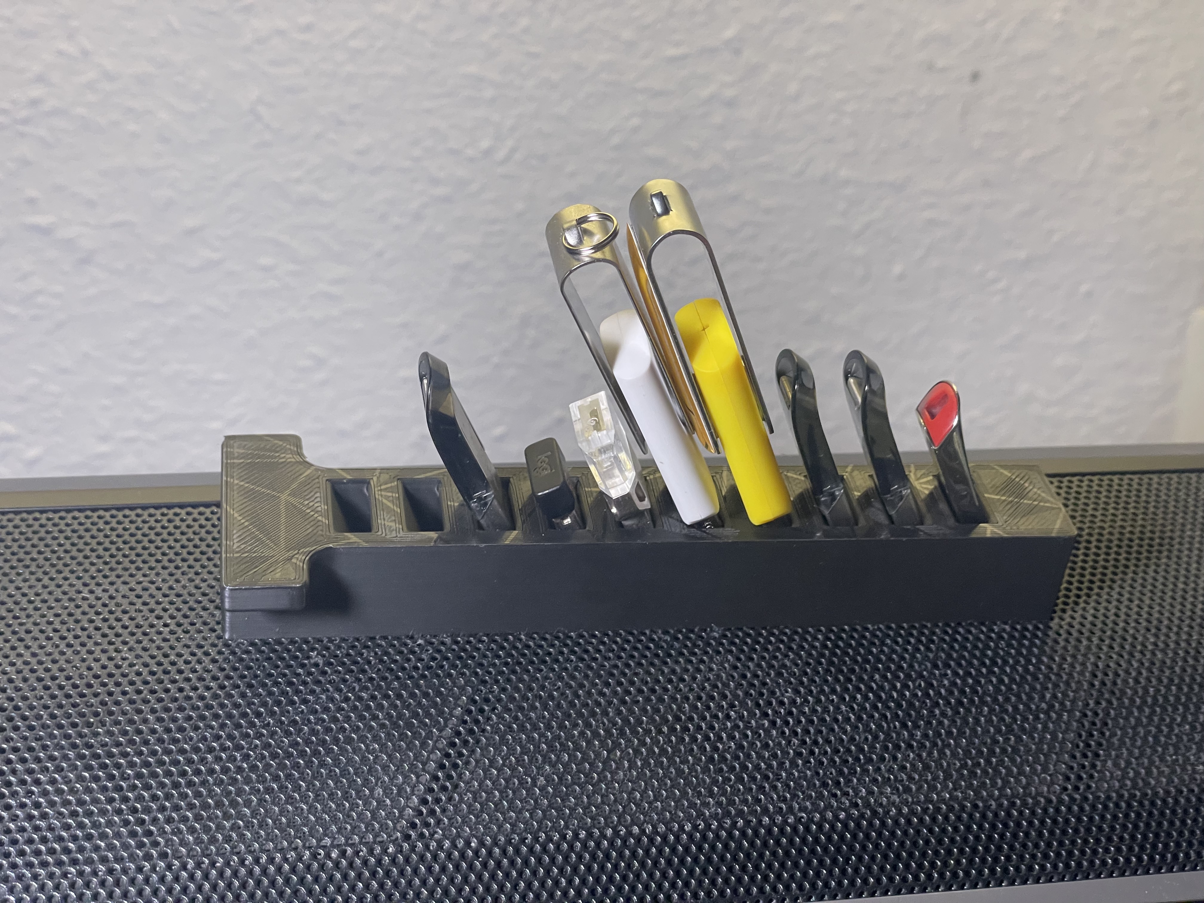 Magnetic 10x USB Holder