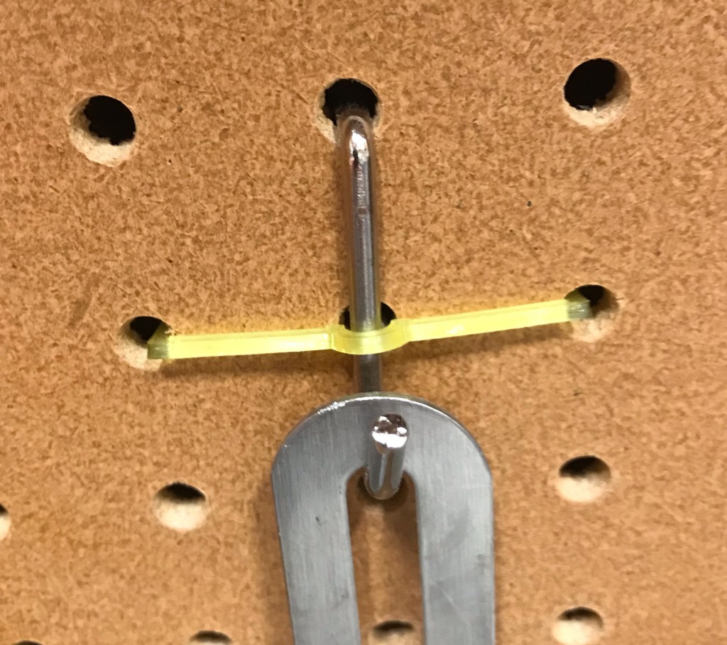 Pegboard Retaining Clips by gtrgeo Download free STL model