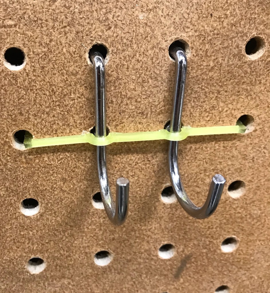 Pegboard Retaining Clips by gtrgeo Download free STL model