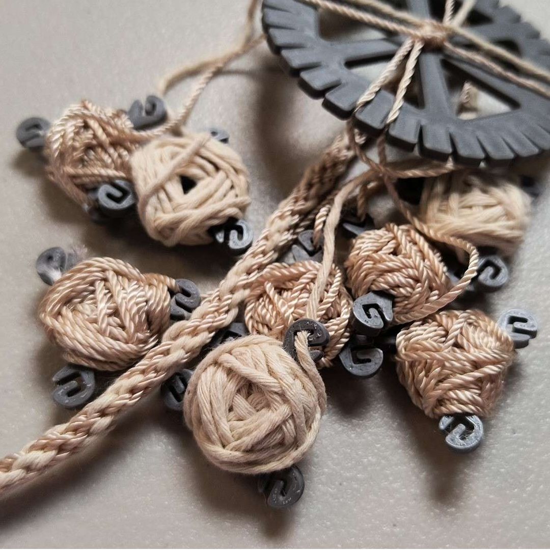 wheel shape braiding bobbin / spool