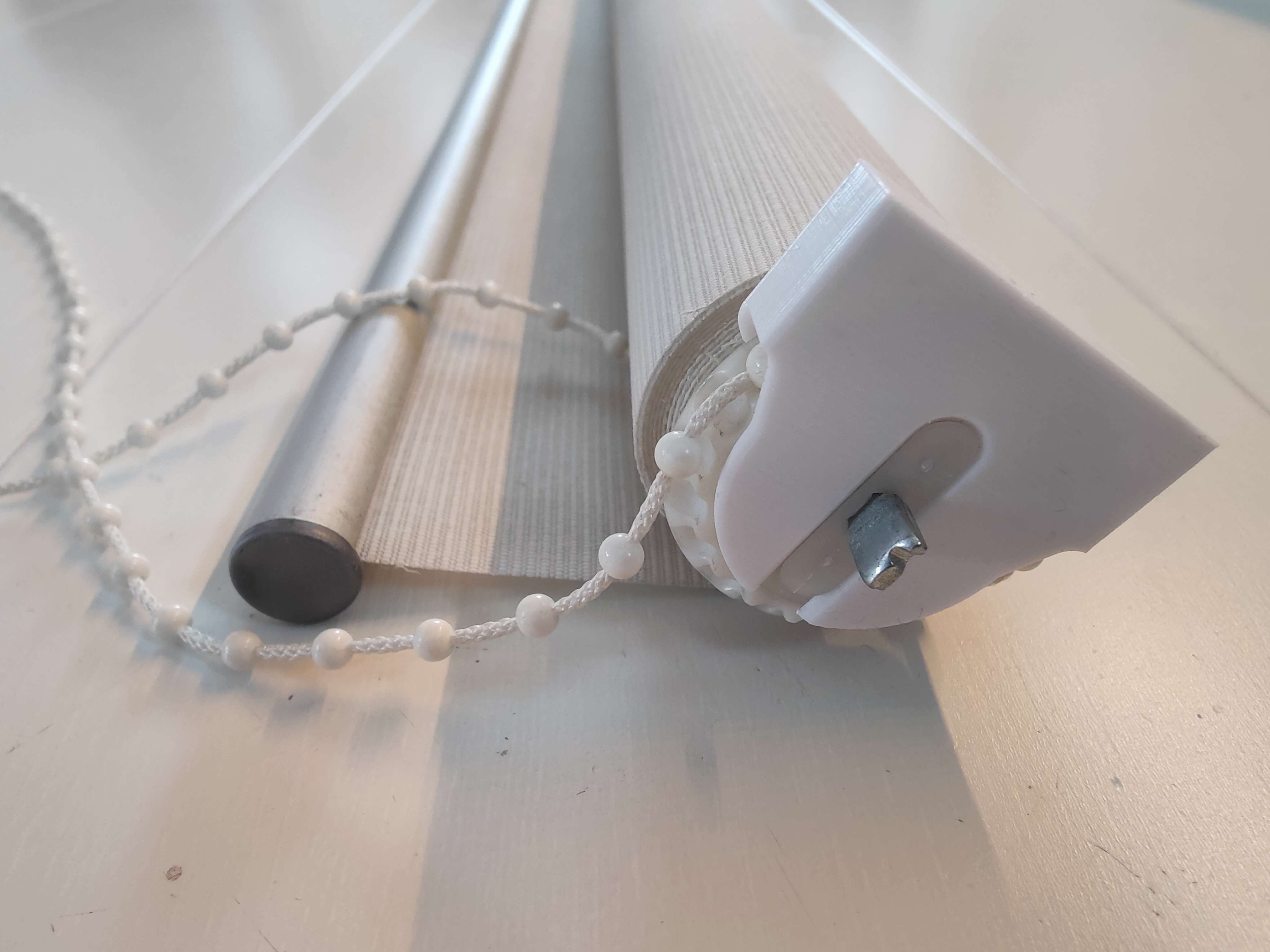 Roller blind chain guide replacement