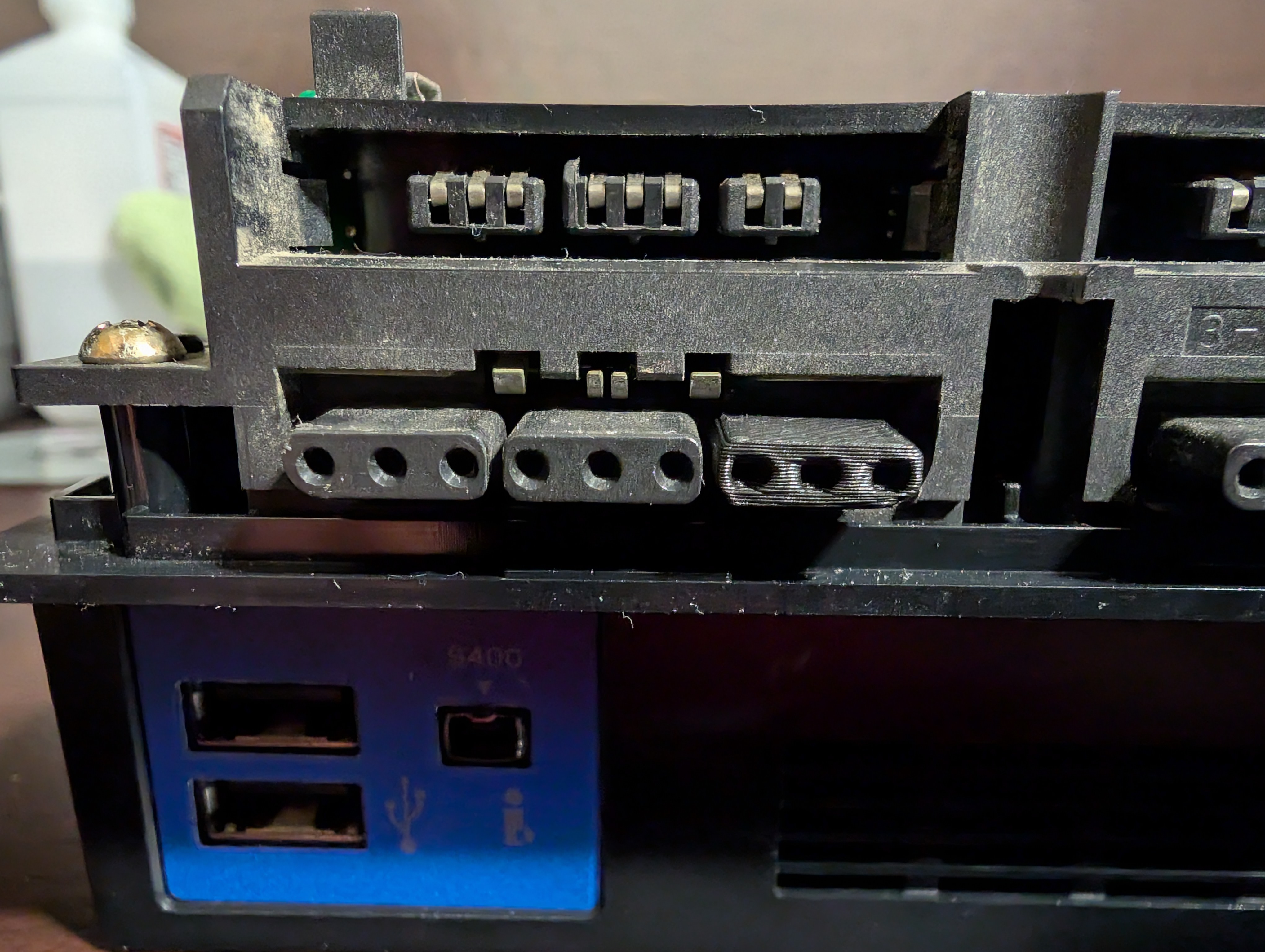 PlayStation/PS2 Controller Port Plastic Bits — miniatura 2