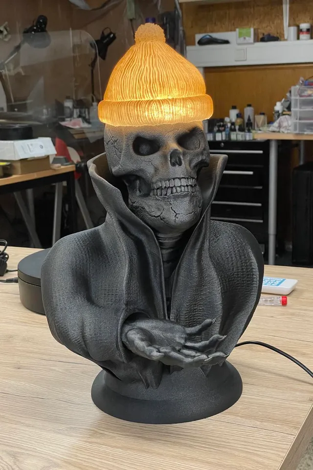 Skull lamp with cylinder hat eyes open