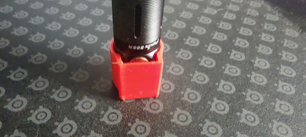Miniatura 2 do modelo 3D Fenix E05R lantern cap and diffuser