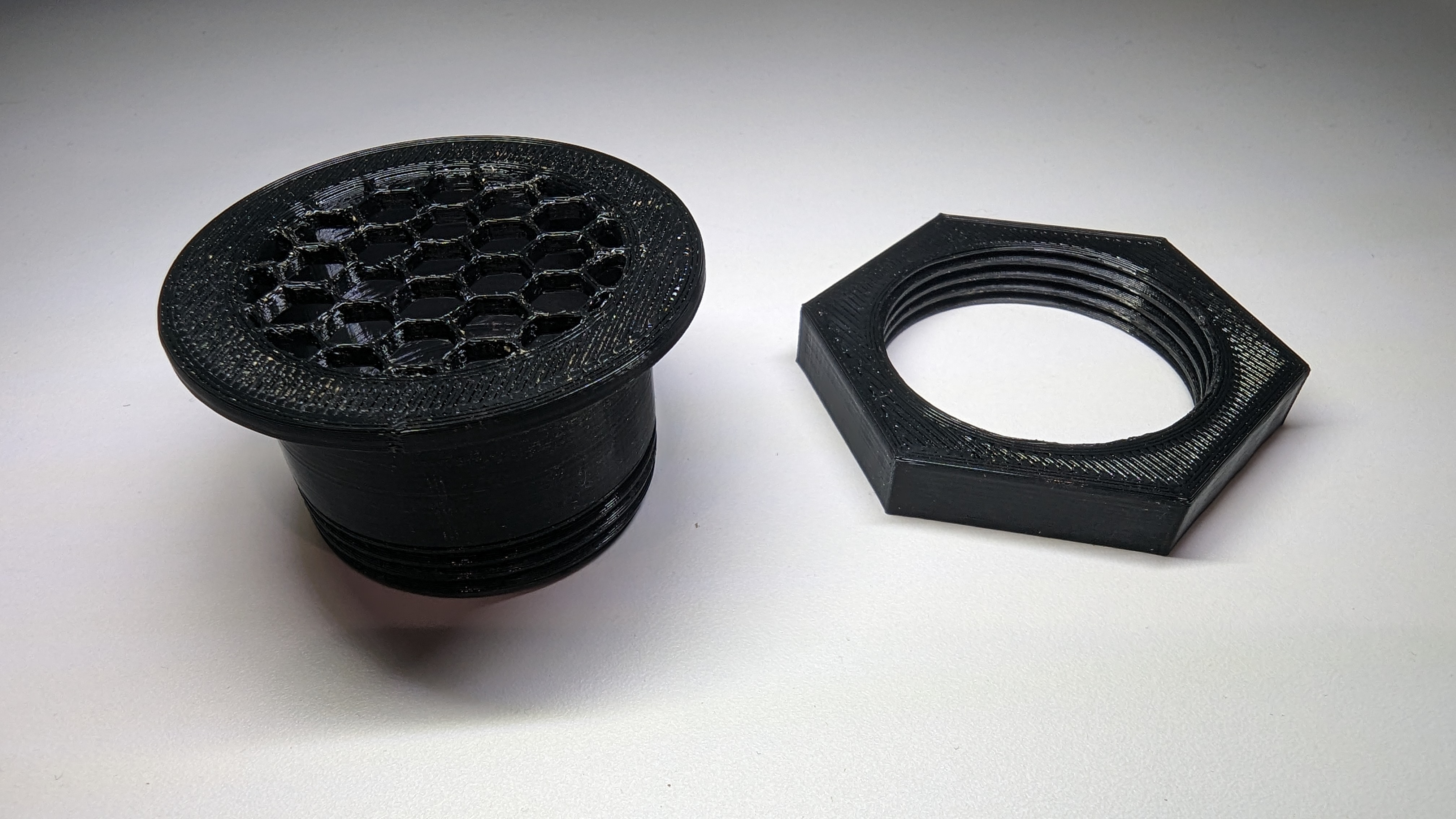 Ventilation grille with thread