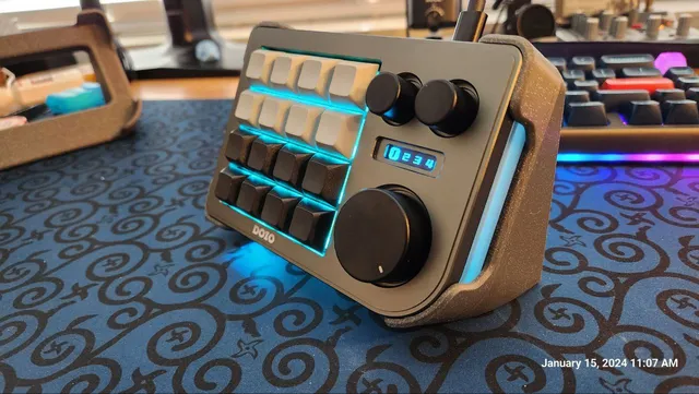 Megalodon Triple Knob Macro Pad Stand (HSavior Remix)