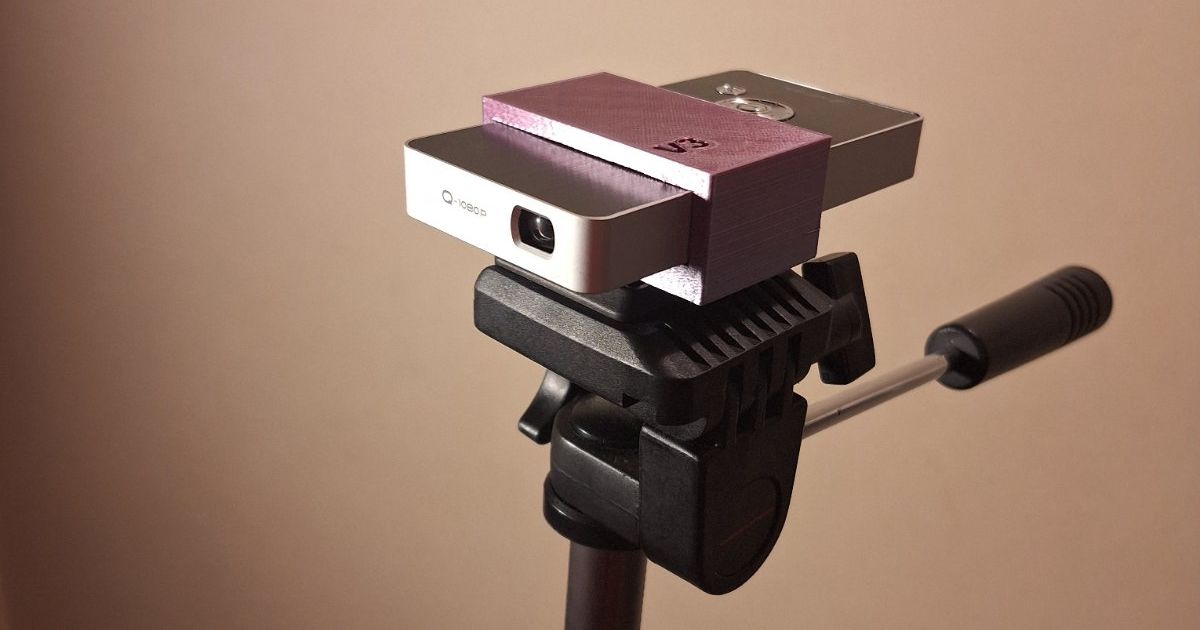 tripod projection mount for the AIPTEK PICO PROJECTOR by Jason