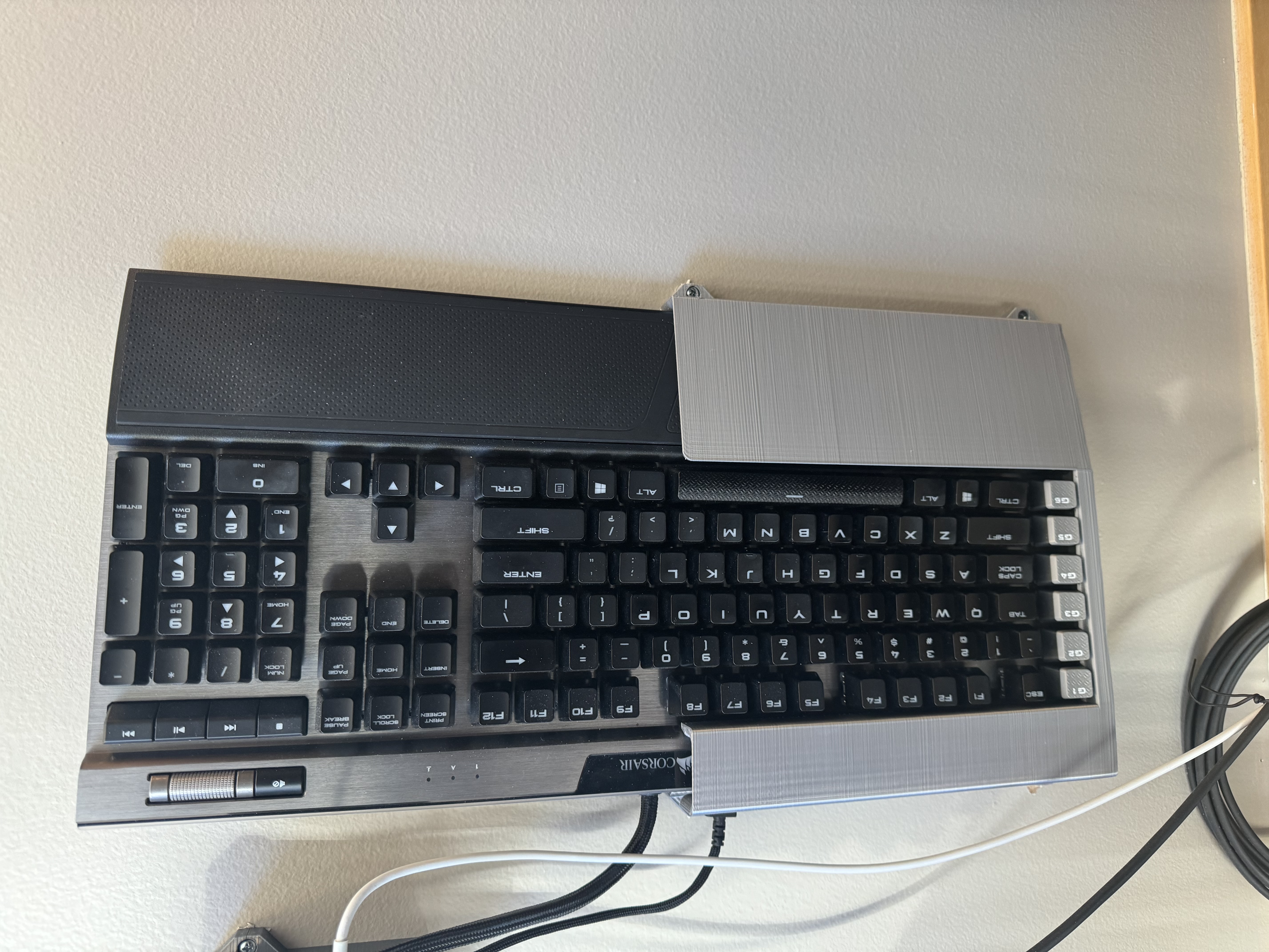 Corsair K95 RGB PLATINUM Wall Mount