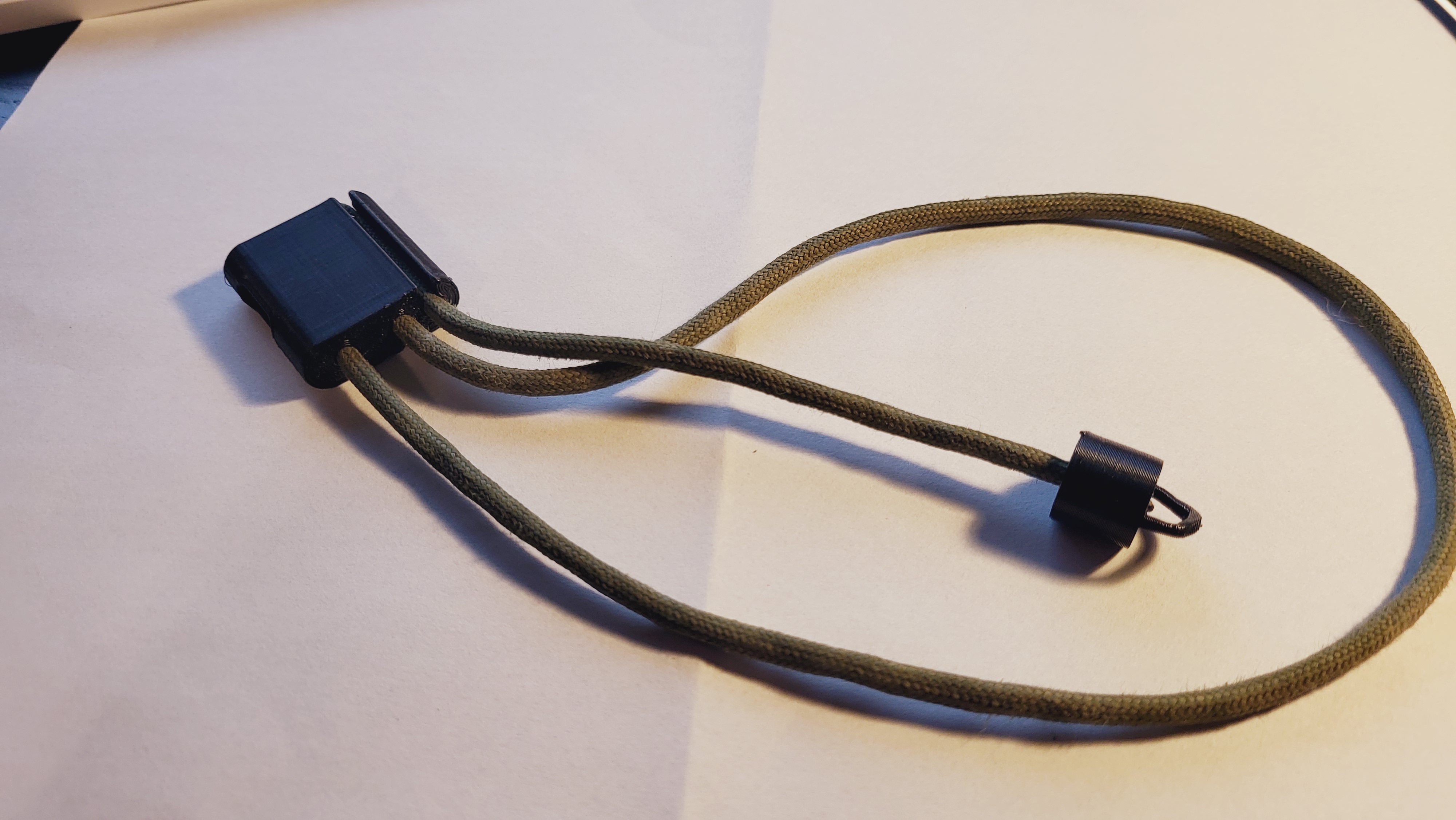 Paracord carabiner by Maginno Foto Download free STL model