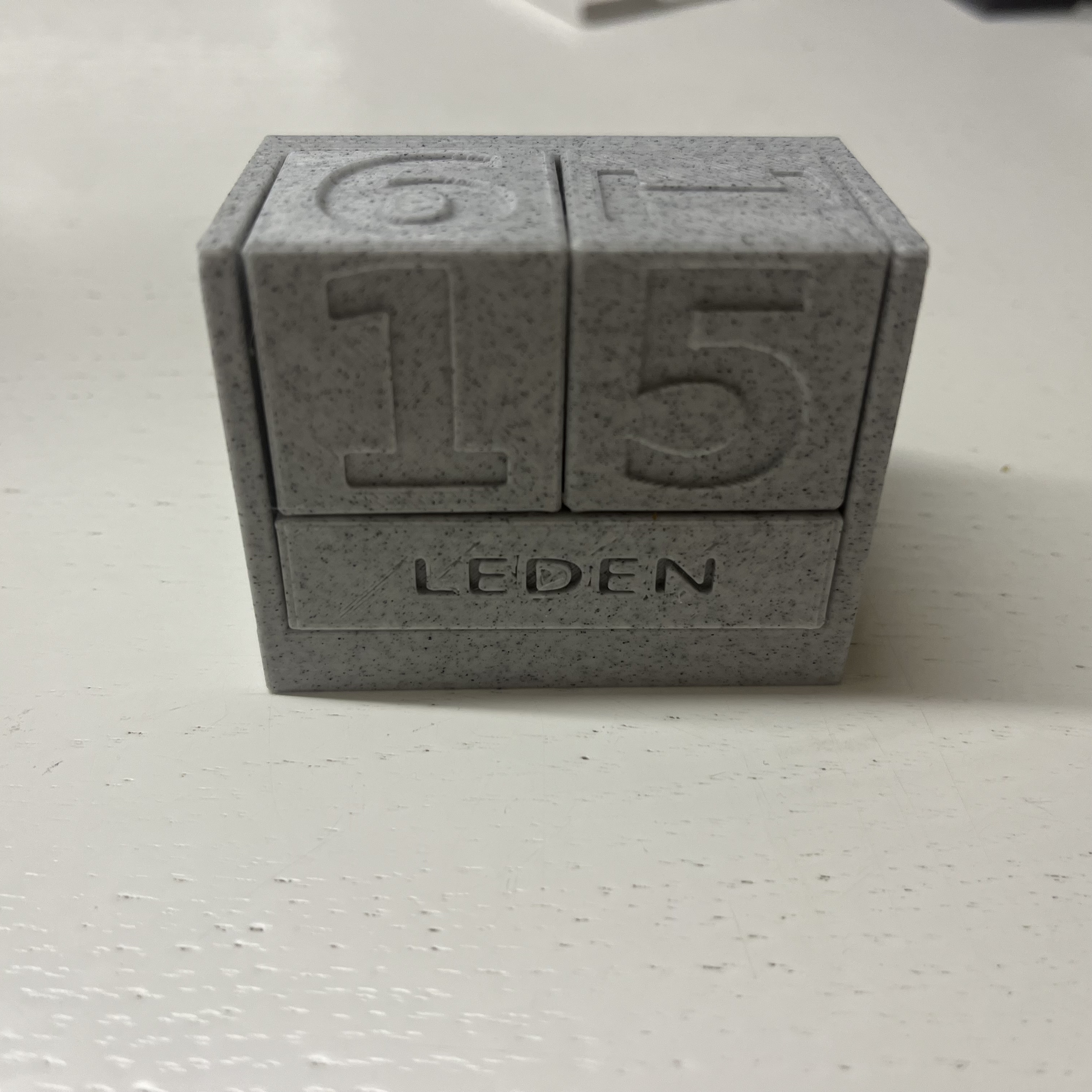 Eternal desk calendar - numbers