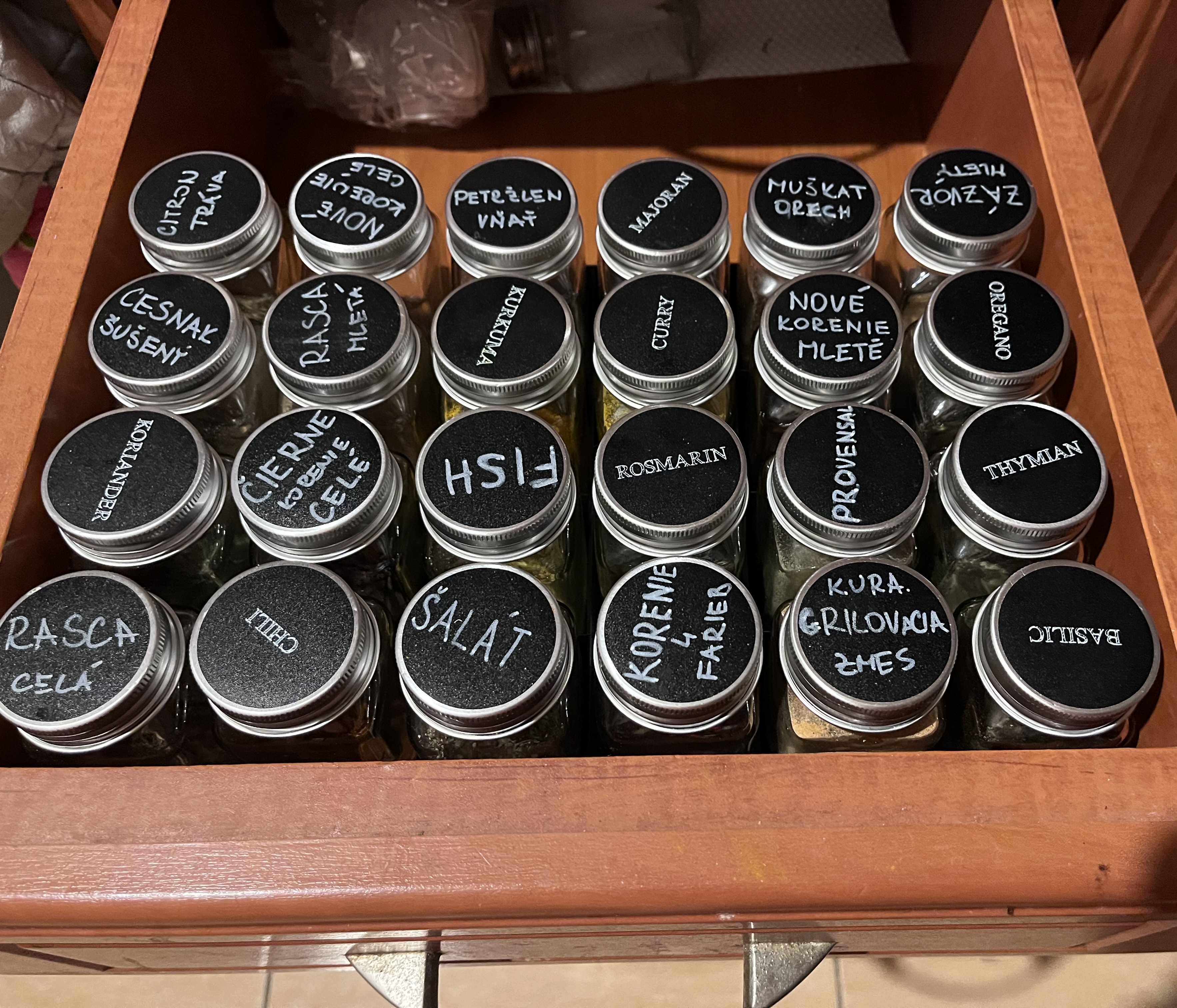 Spices organizer for drawer