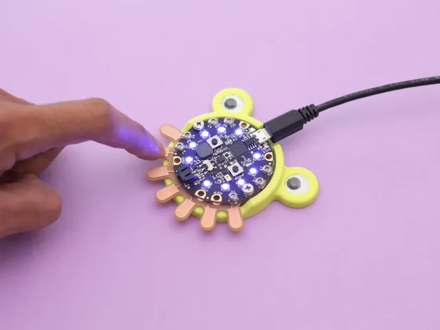 Mini Synthesizer with Circuit Playground Express