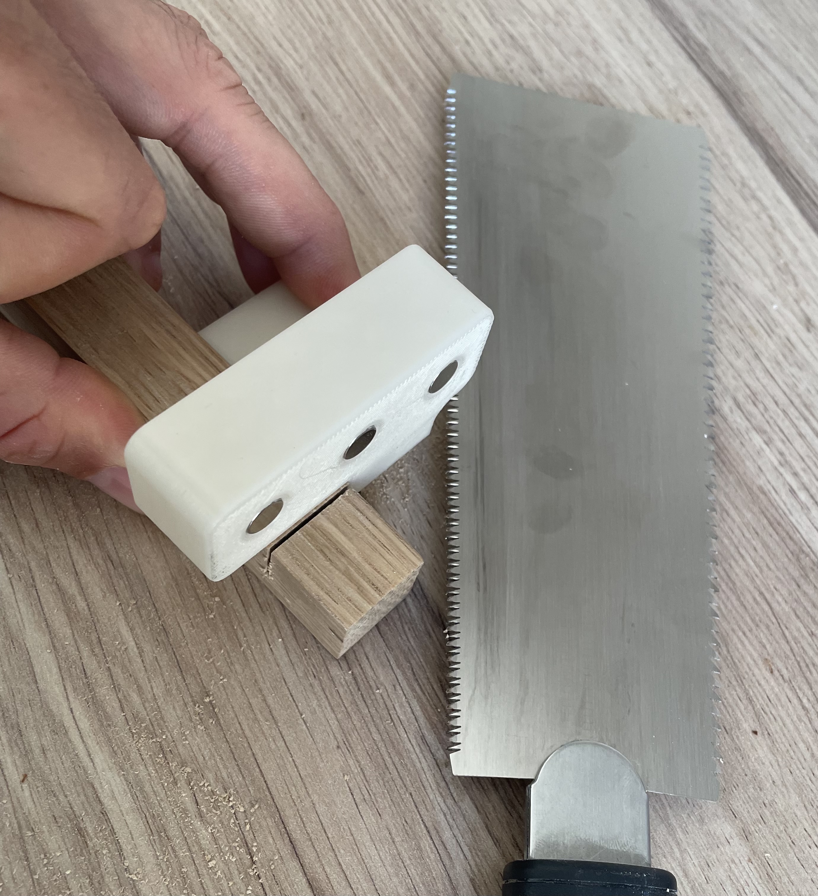 Magnetic japanese hand saw guide for square cuts