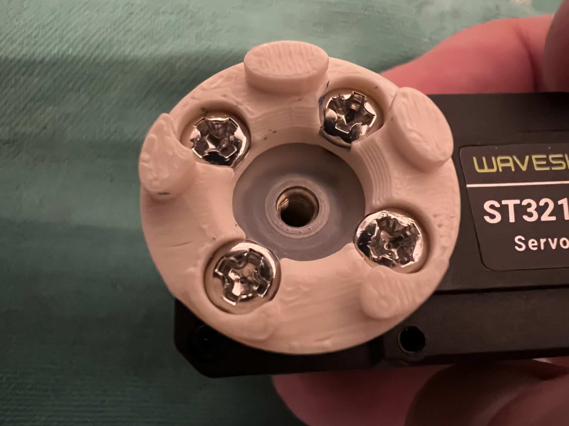 ST3215 digital servo to Pololu wheel adapter