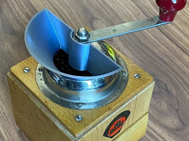 Trichter für das Einfüllen von Kaffeebohnen in eine BURG Kaffeemühle