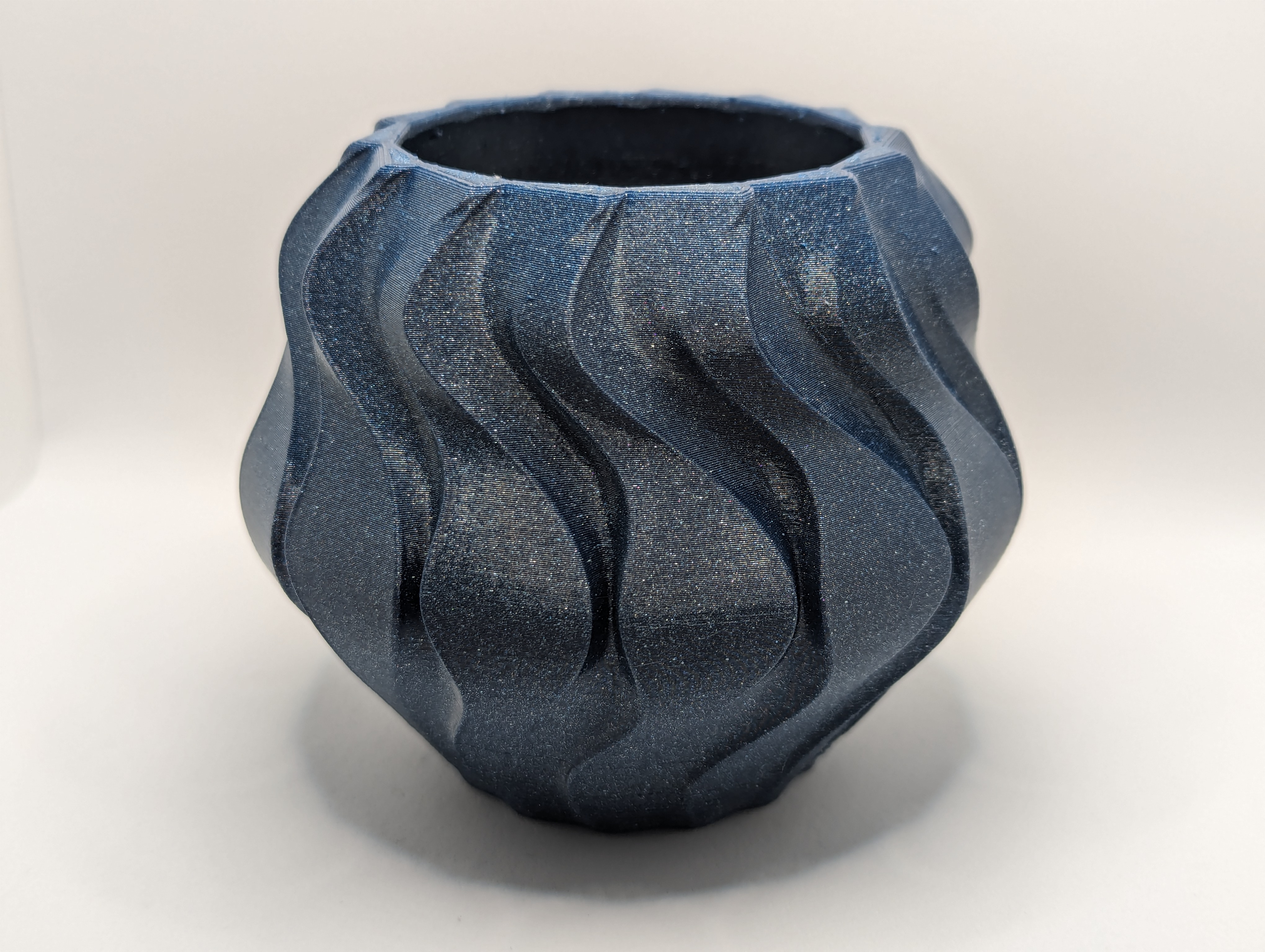Curvy Form Plant Pot