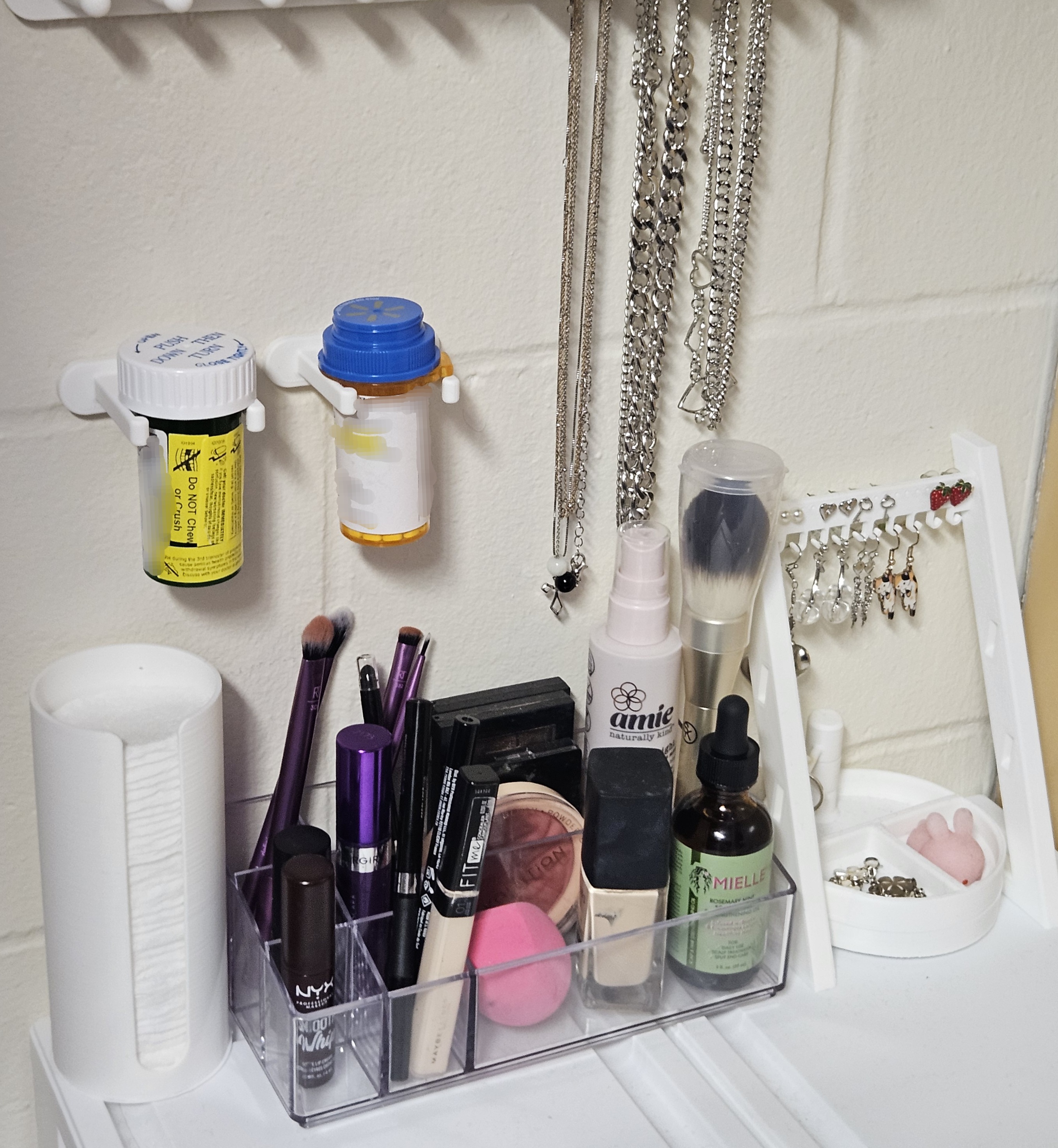 Pill Bottle Holder by Discronic Download free STL model