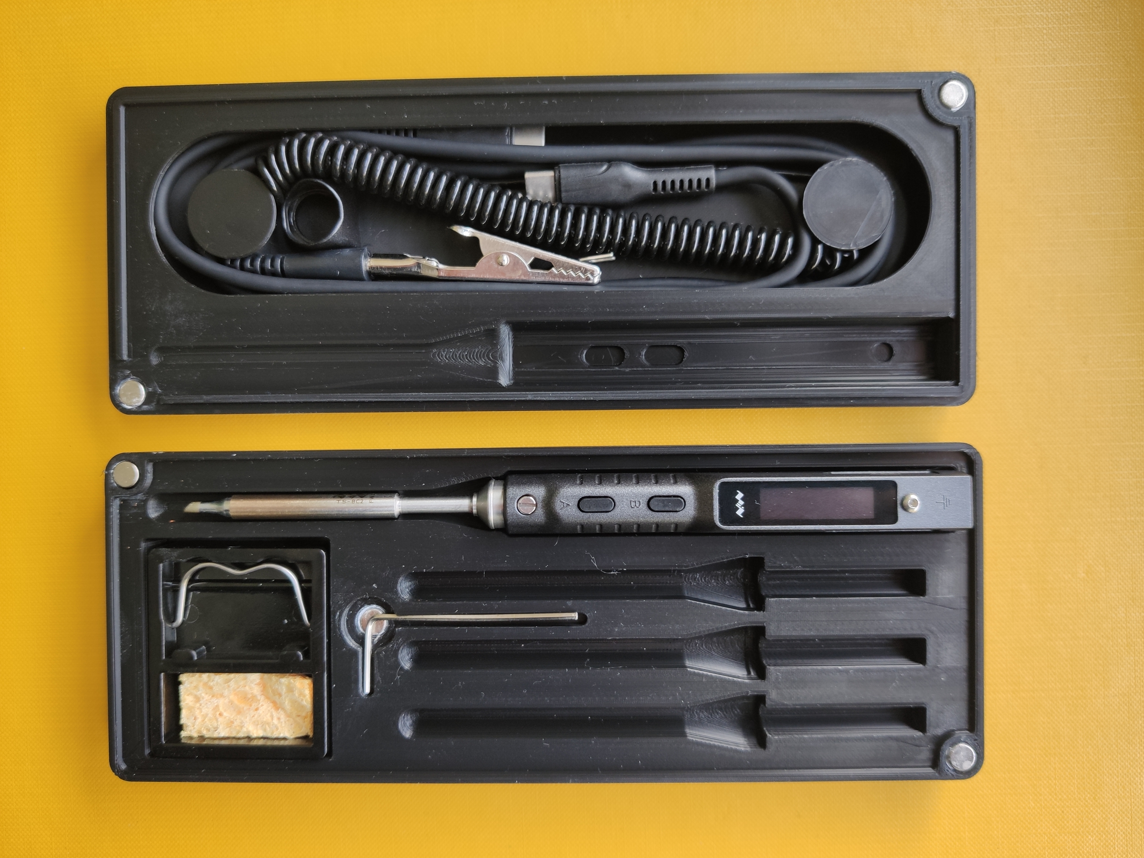 Case for TS101 / TS 100 / etc. with cable compartment, magnetic lid