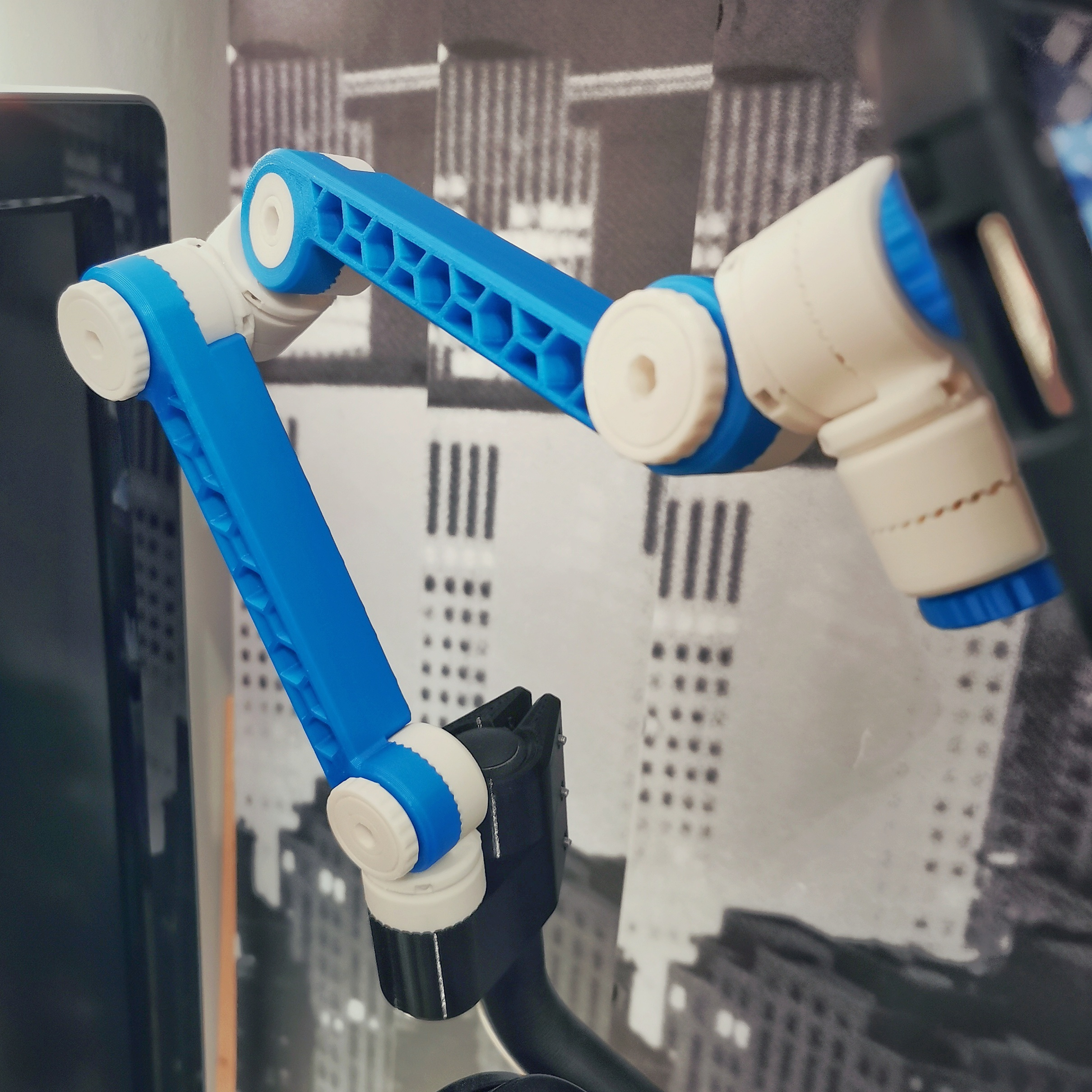 Parametric Mount small arm for pipe (fusion360) For example ZIPRO Flame bike