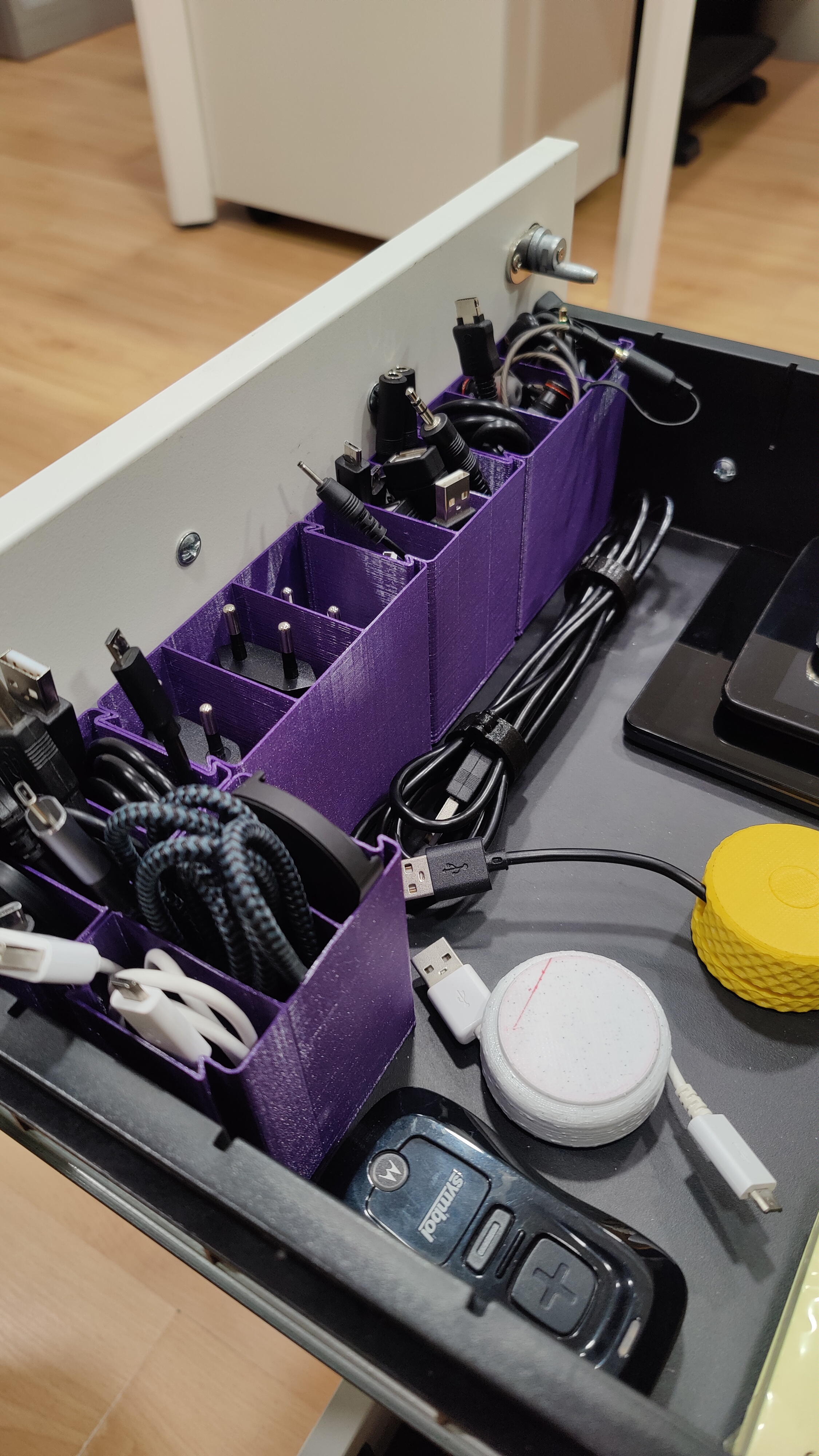 Miniatura 2 do modelo 3D Simple cable organizer x3