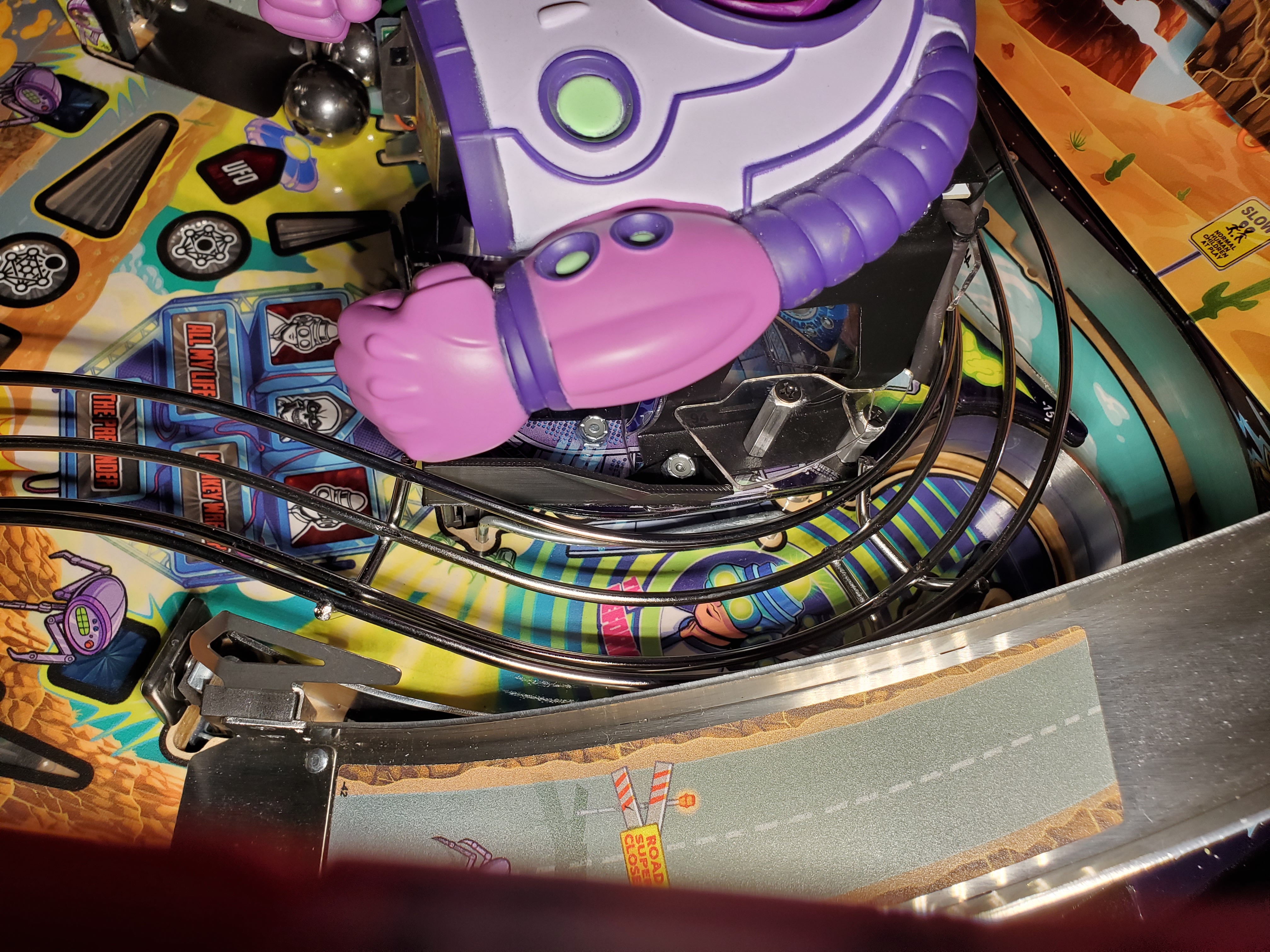Foo Fighters pinball alien/wireform stuck ball guard