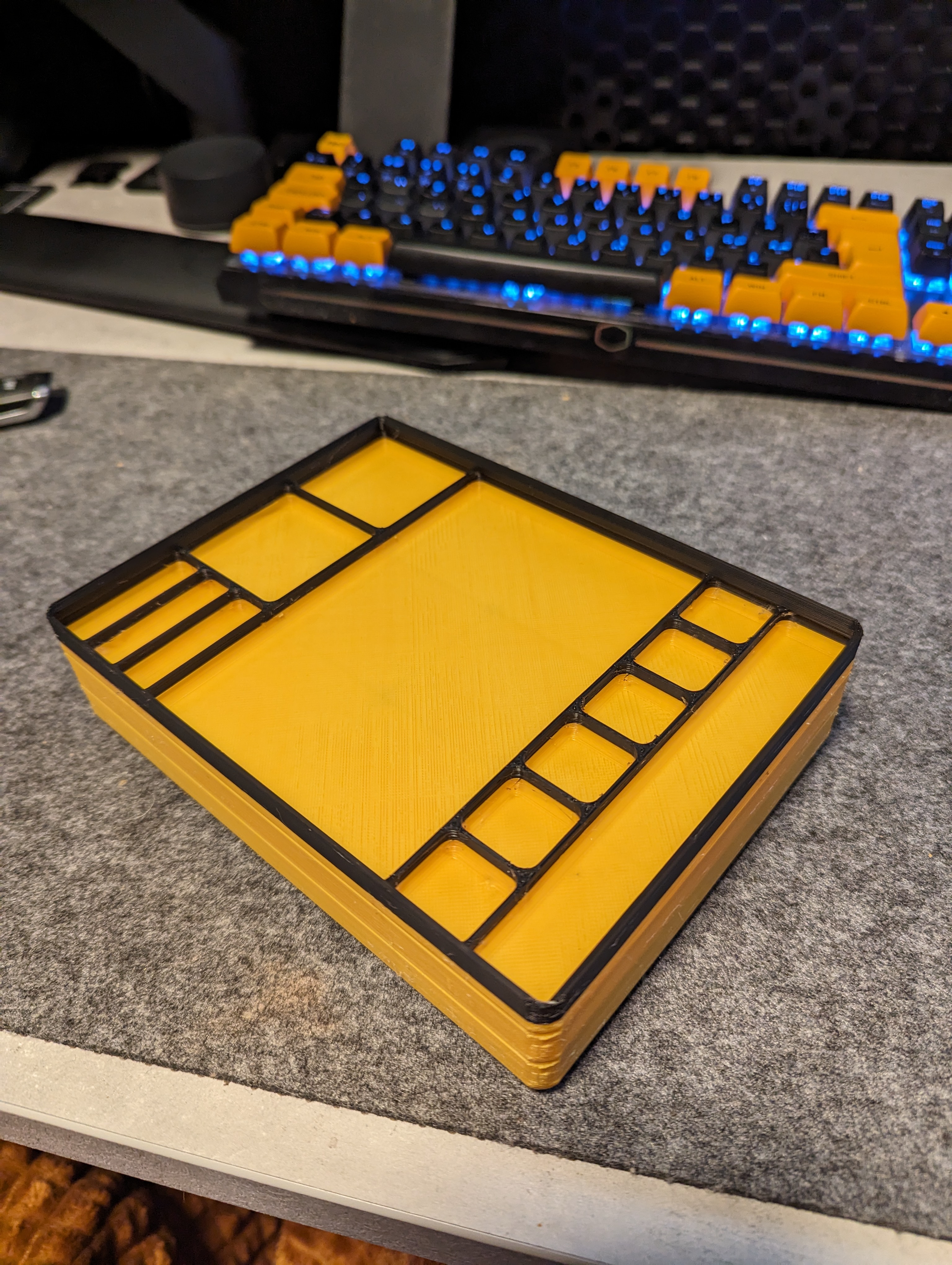 Miniatura 2 do modelo 3D Gridfinity small parts tray (stackable)
