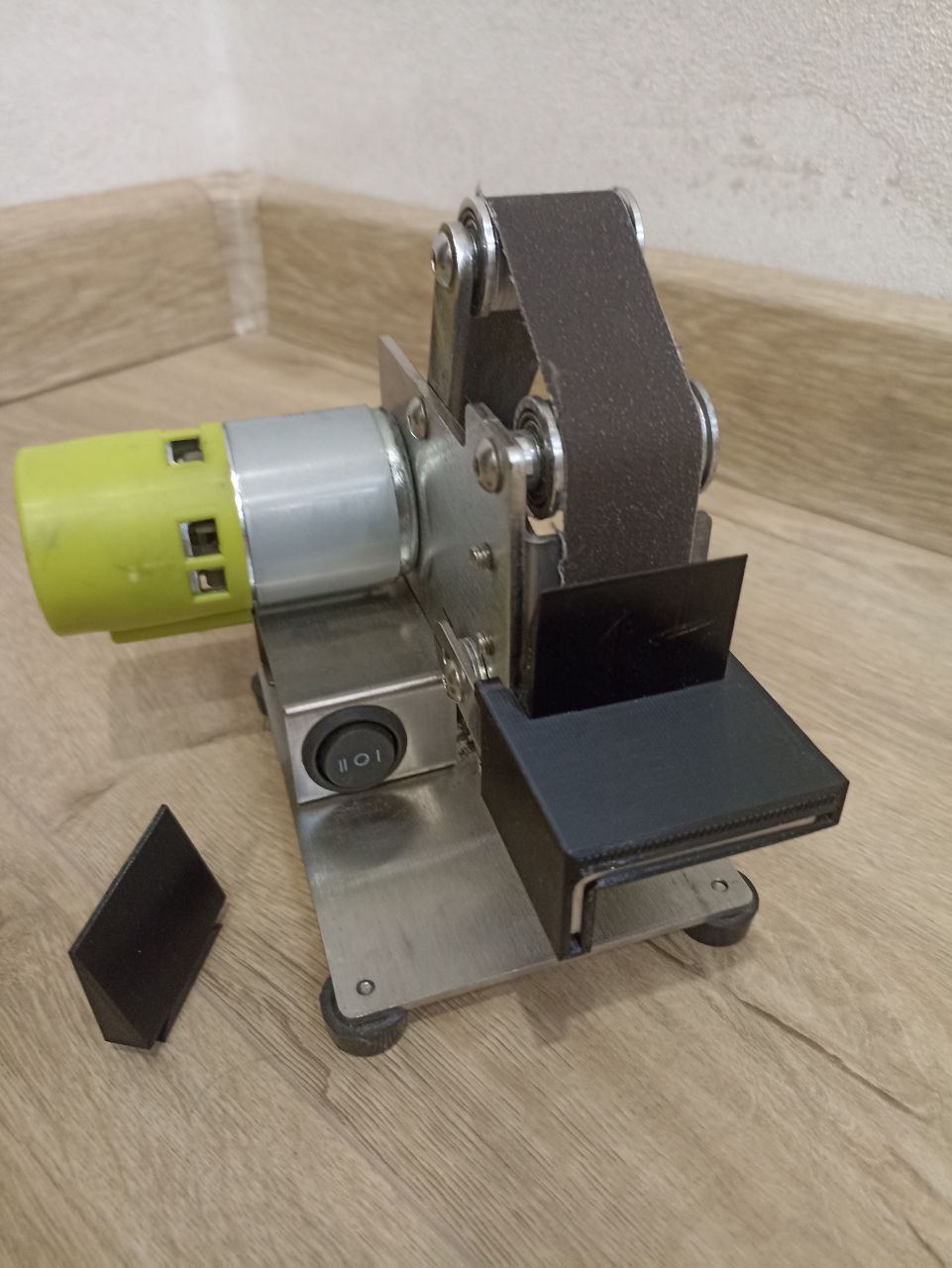 Knife sharpening guide for mini belt grinder by Mr Download free STL