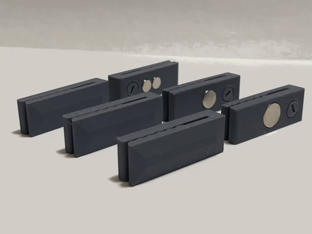 Overlapping Magnetic curtain clips