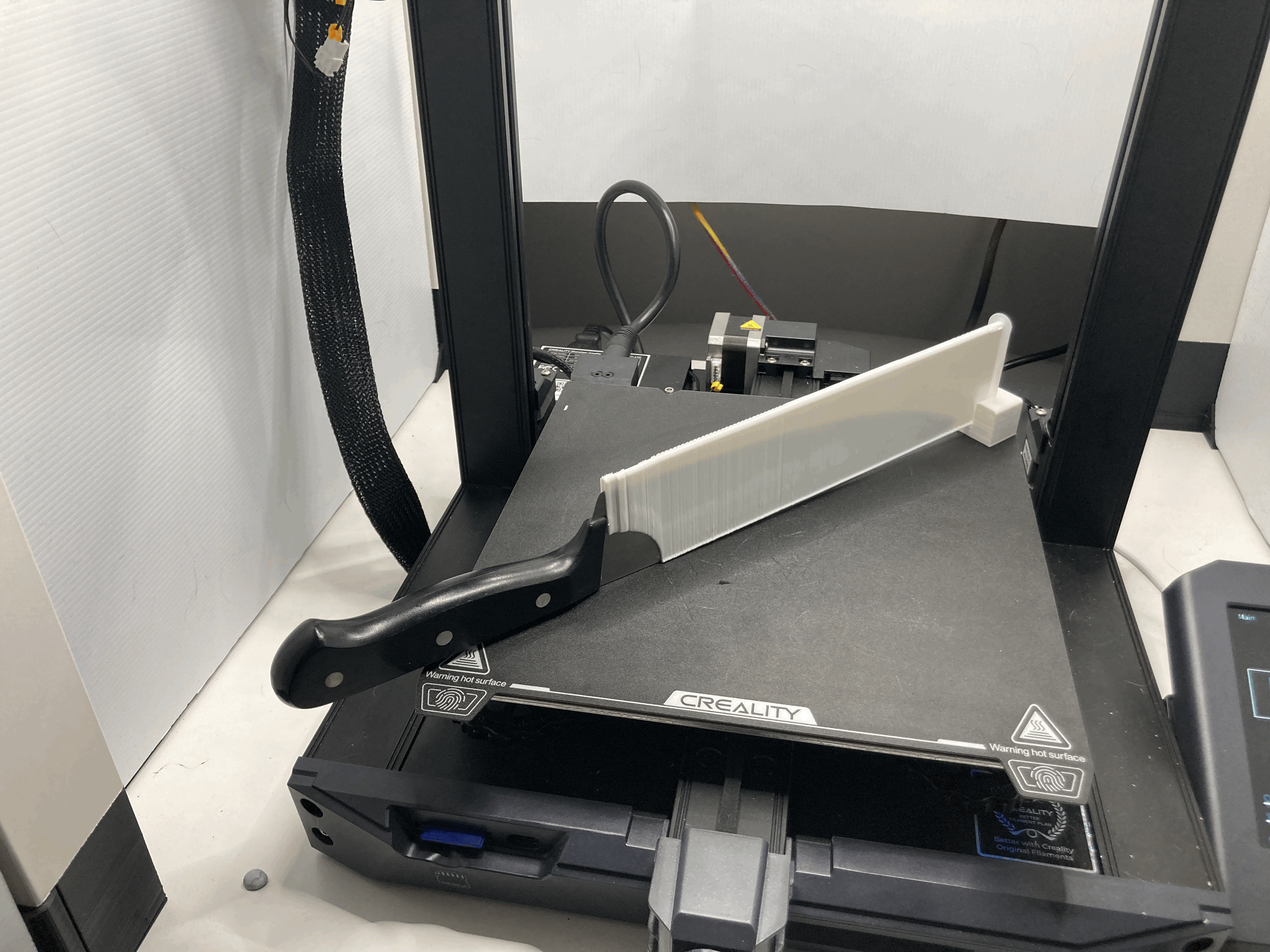 Blade guards for kitchen knives - vase mode and parametric, with modular guard holders