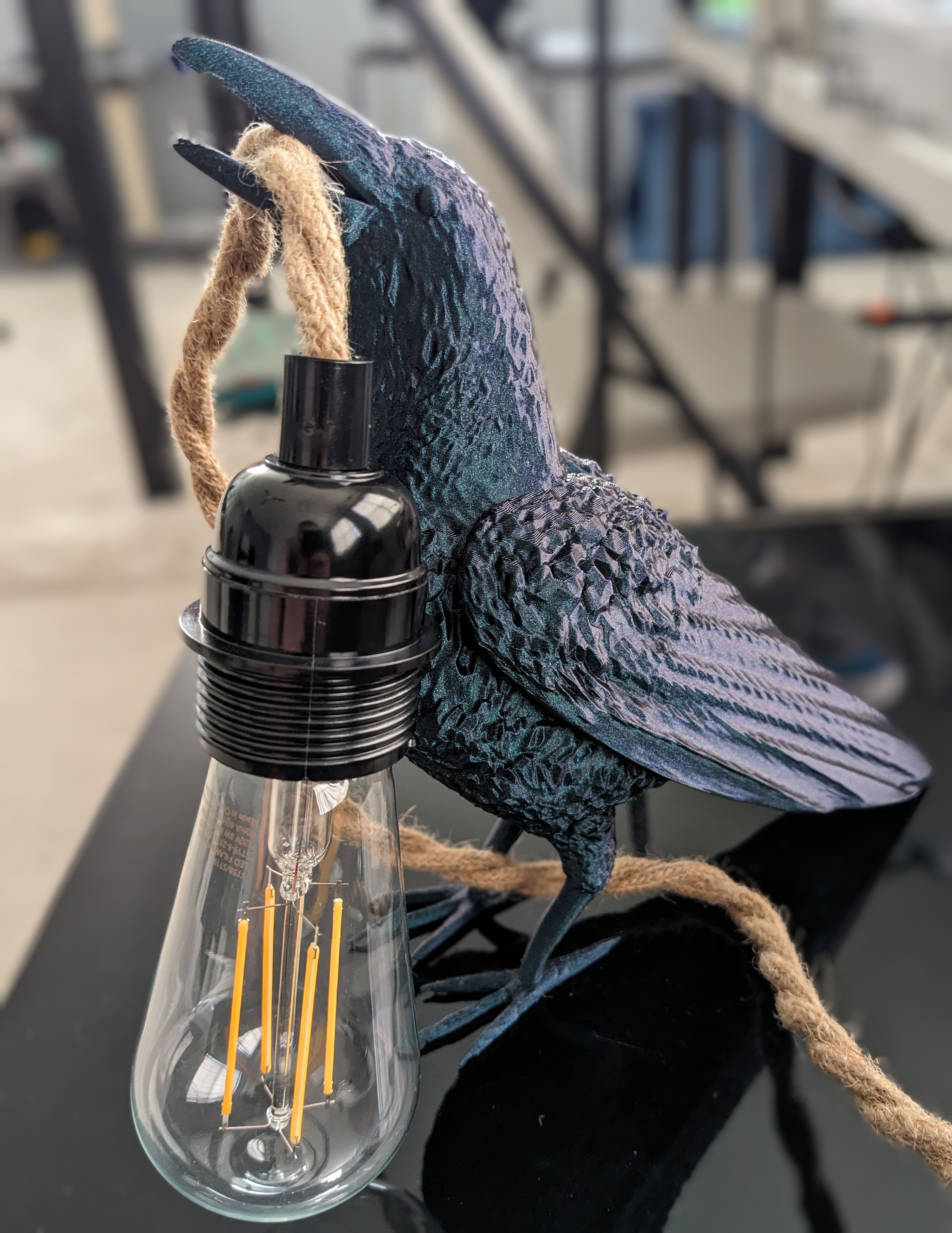 Miniatura 2 do modelo 3D Crow Model (Lamp)