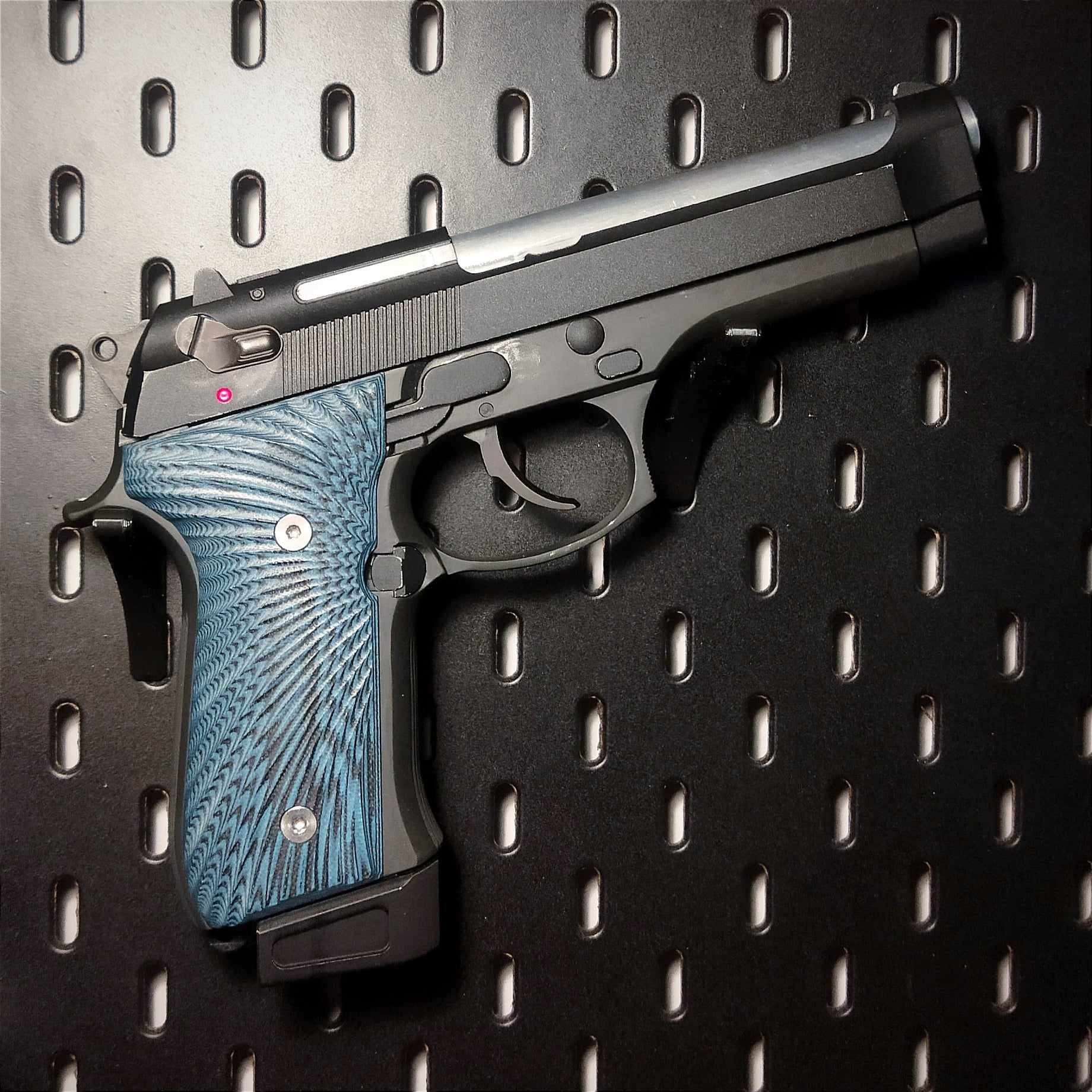 Skadis pistol hook