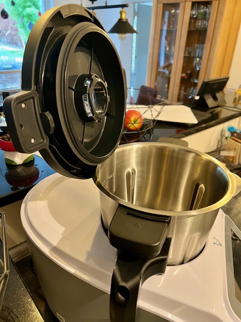 Monsieur Cuisine lid holder