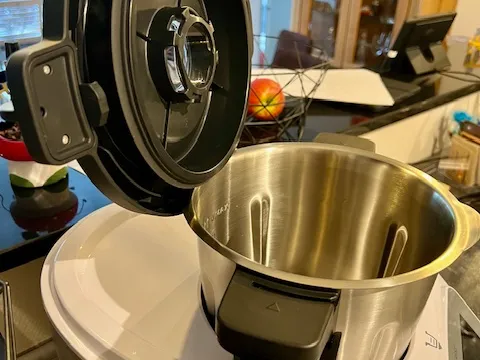 Monsieur Cuisine lid holder