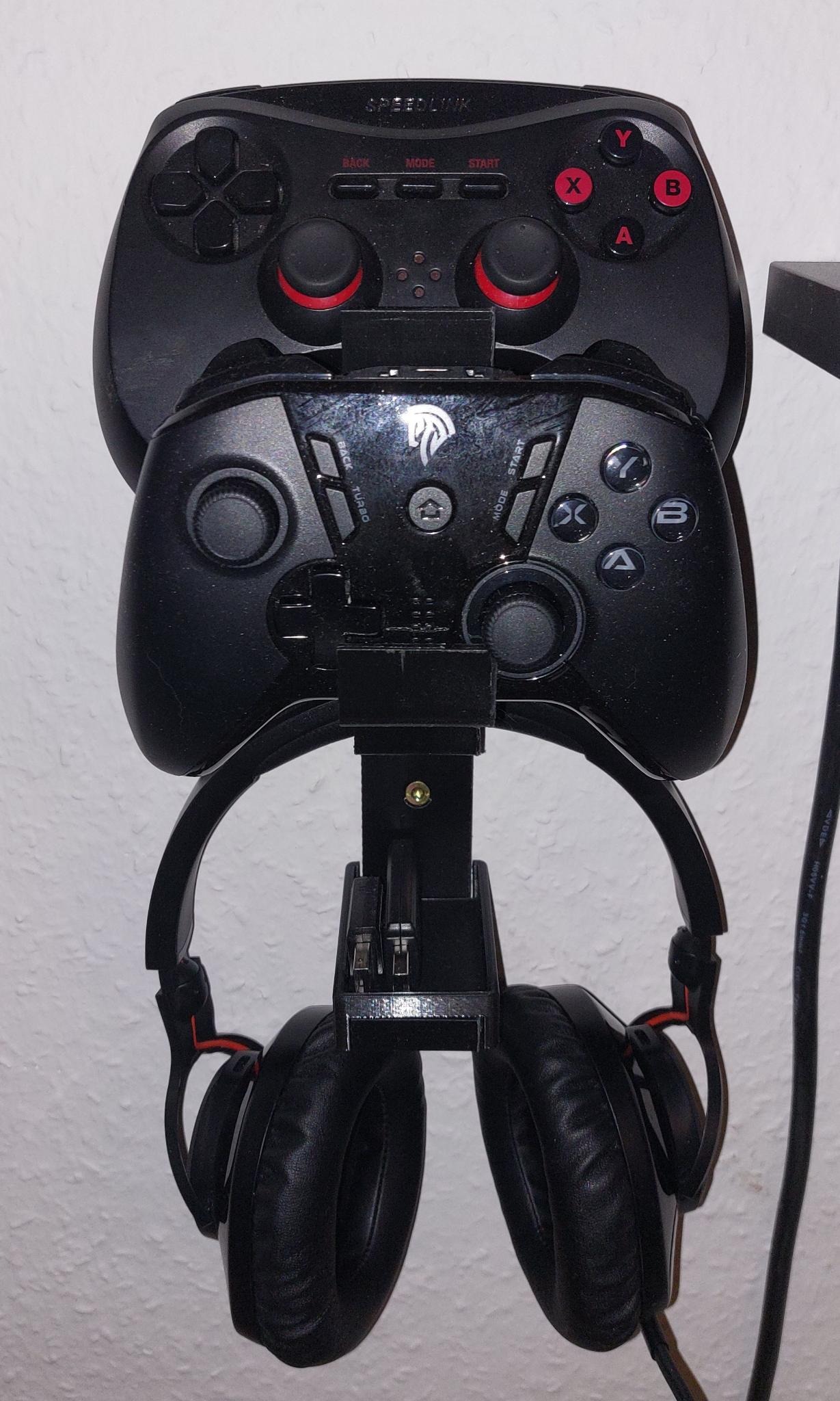Miniatura 3 do modelo 3D Wall holder for 2 controller and headset