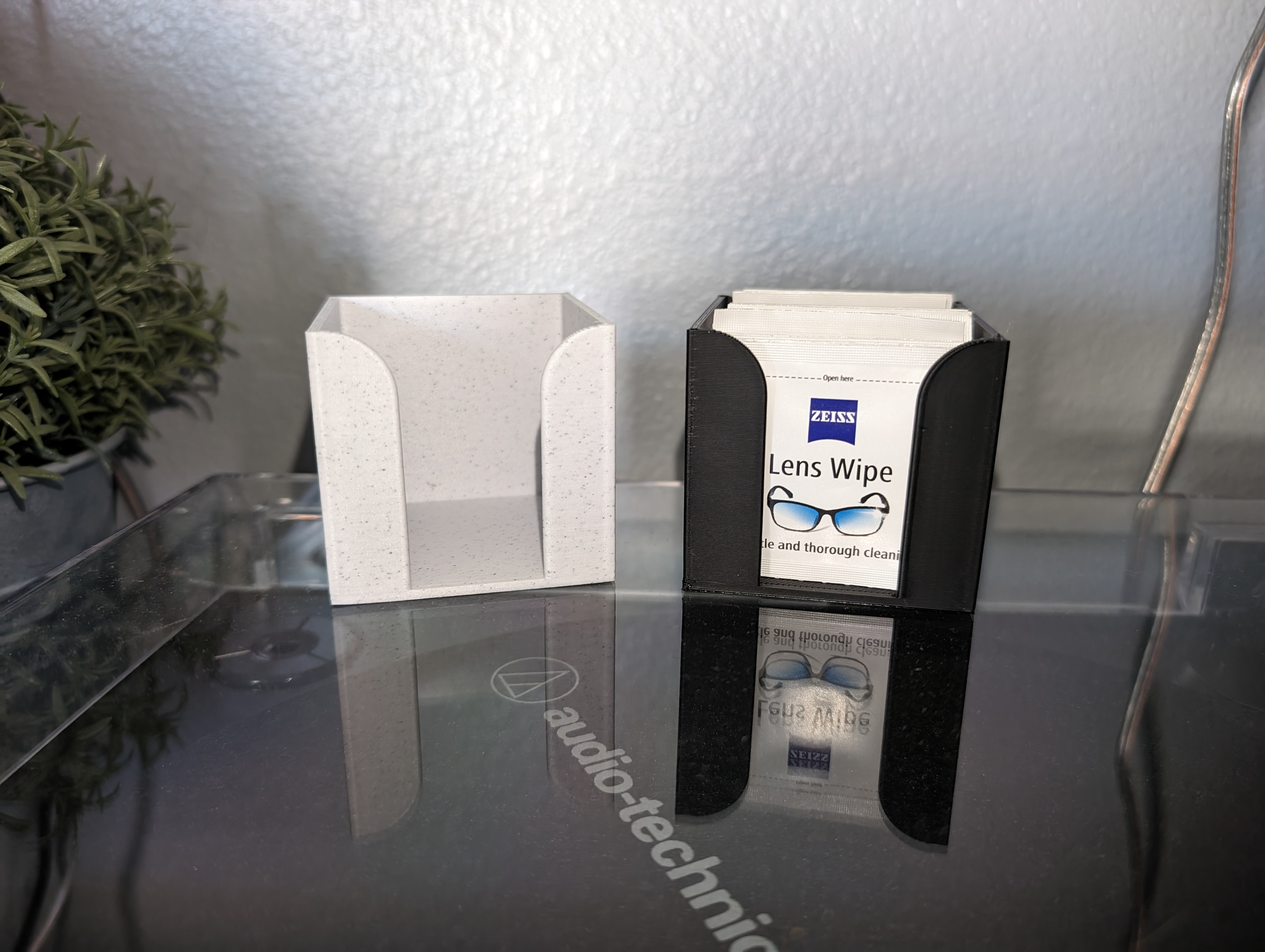Lens Wipe Holder by Jacob Figgins Download free STL model