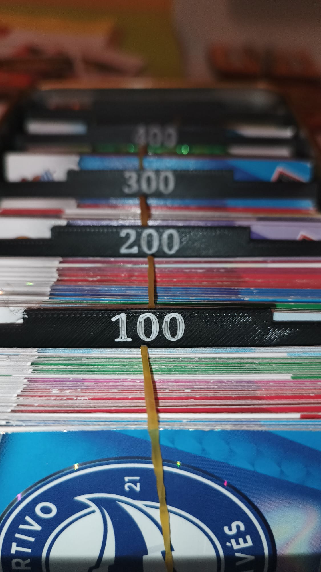 Separador con numeración para cajas de cromos/cartas (apilable y personalizable) 3D model